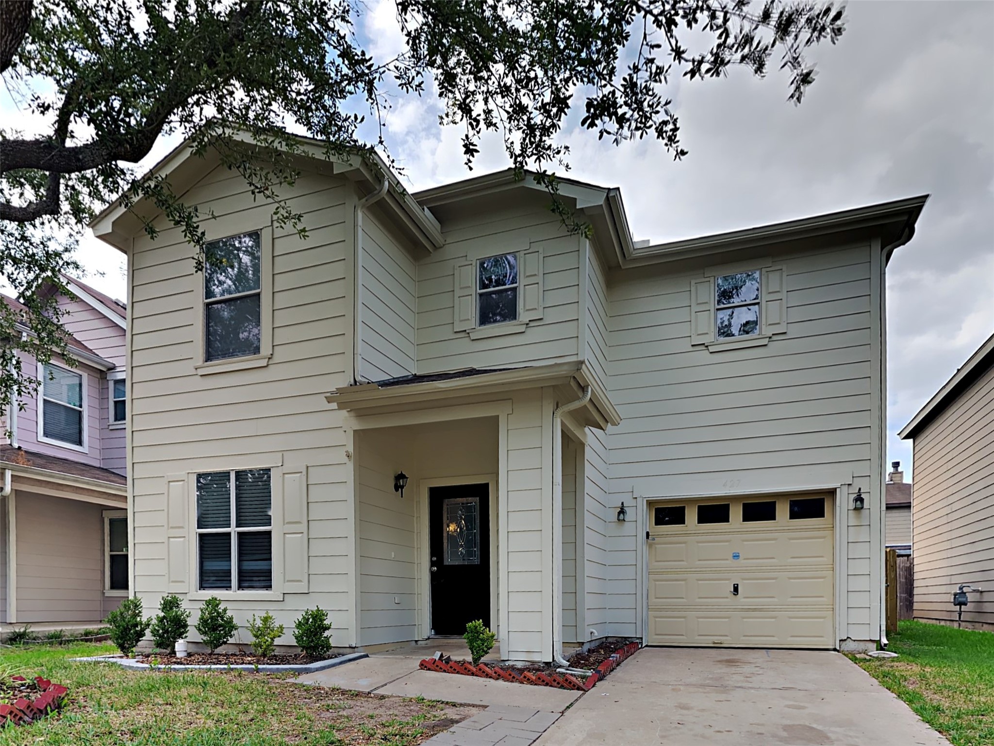 Listing photo 1