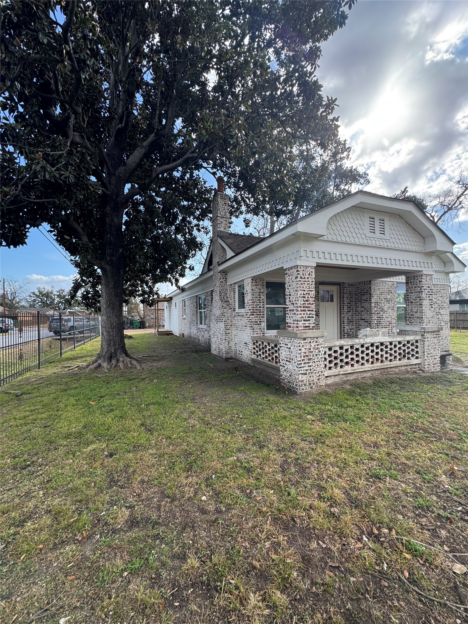 Listing photo 1