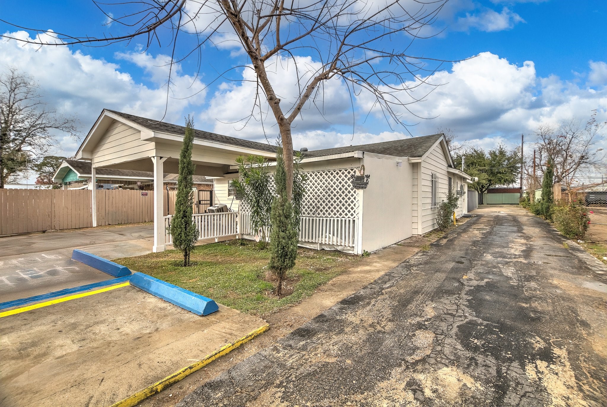 Listing photo 1