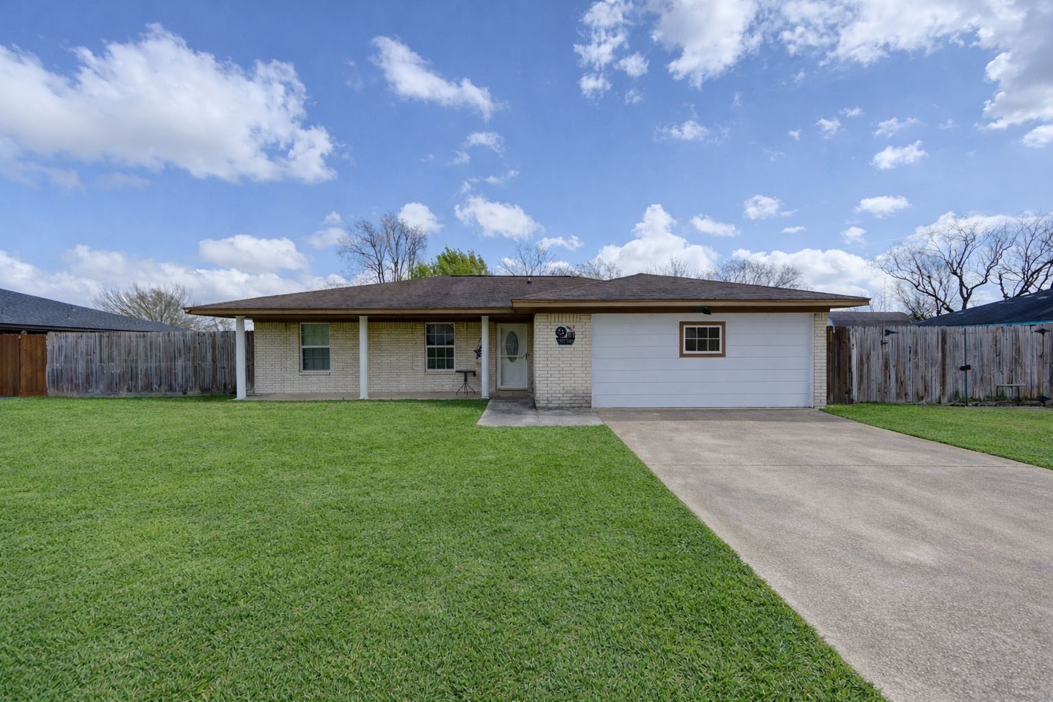 Listing photo 1
