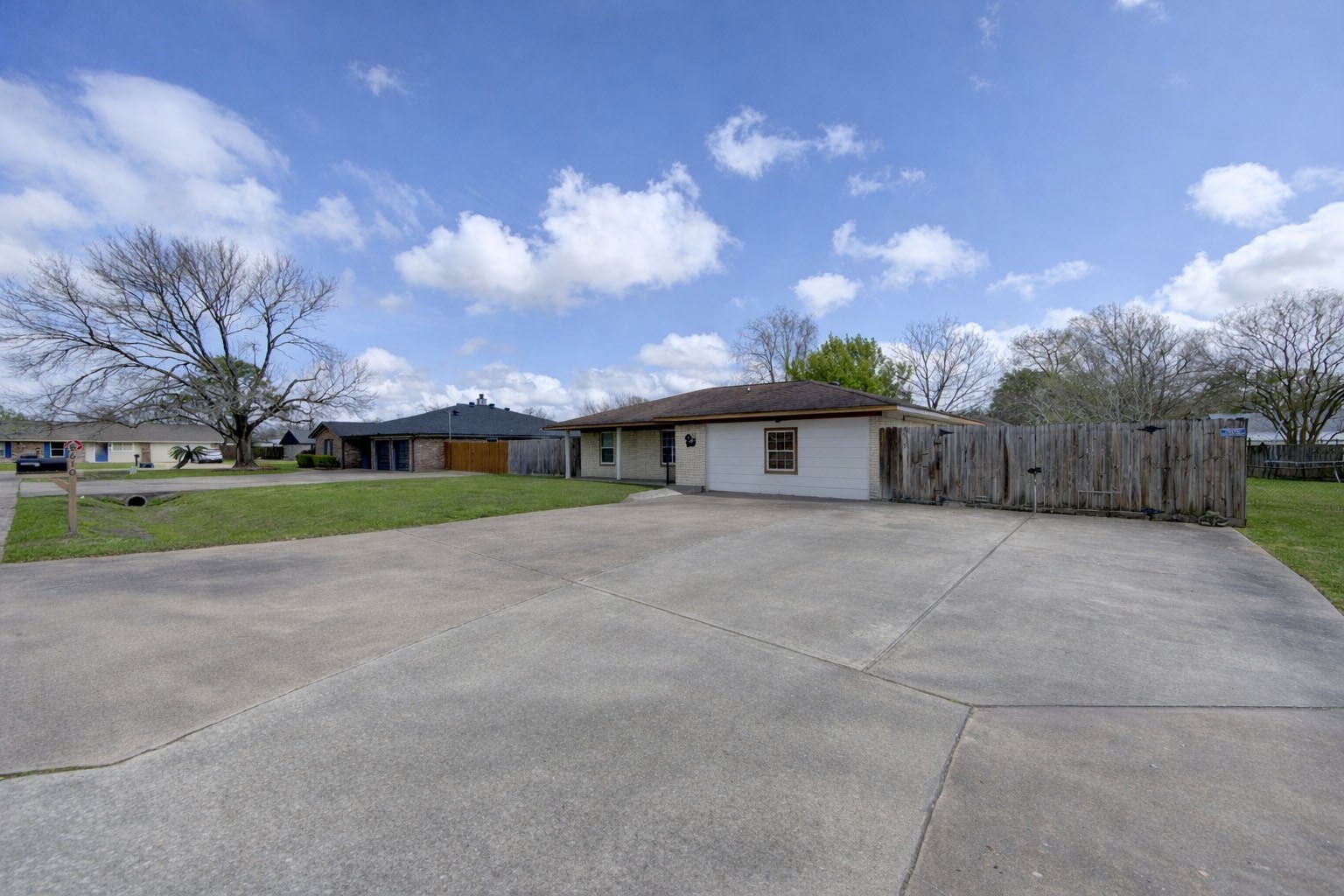 Listing photo 4
