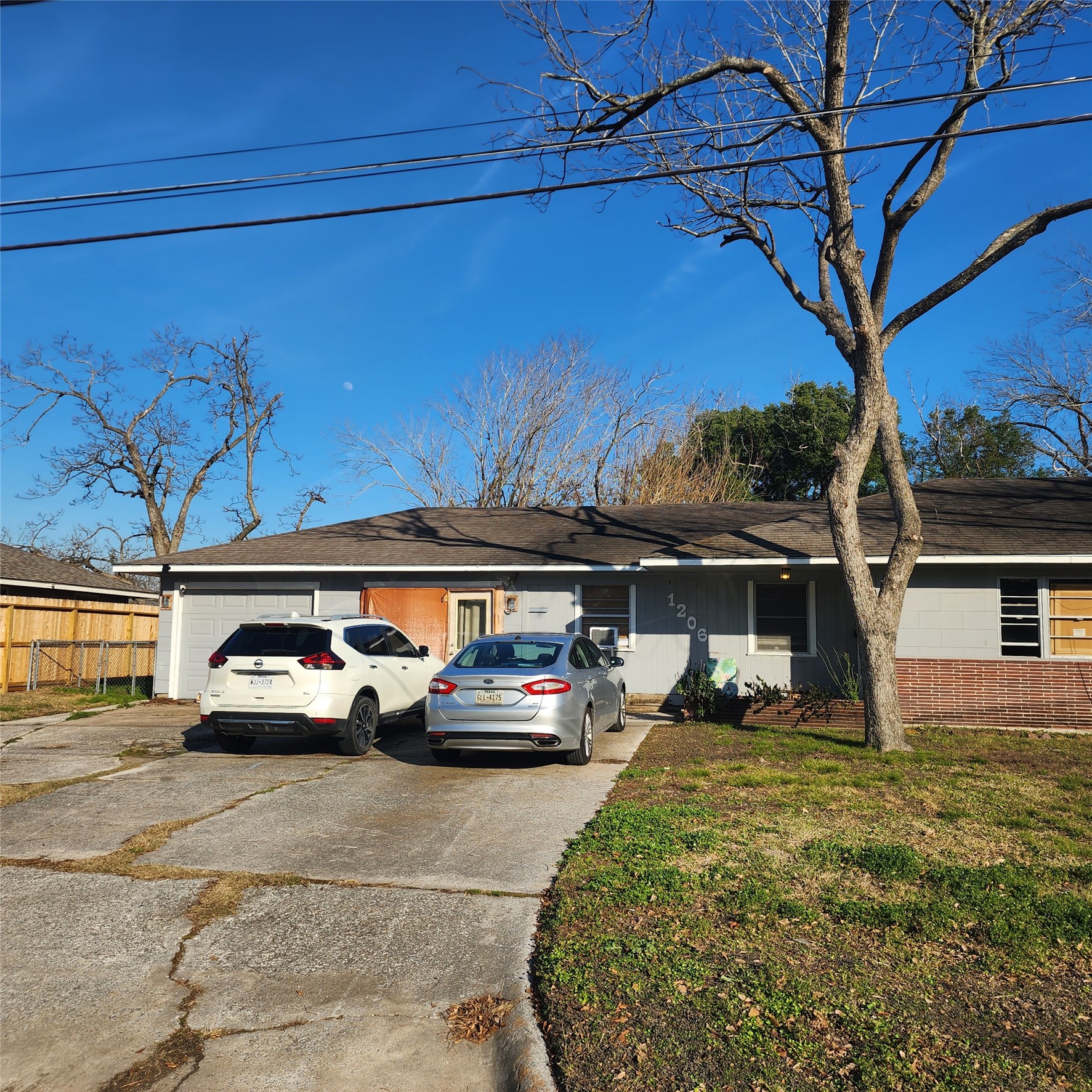 Listing photo 2