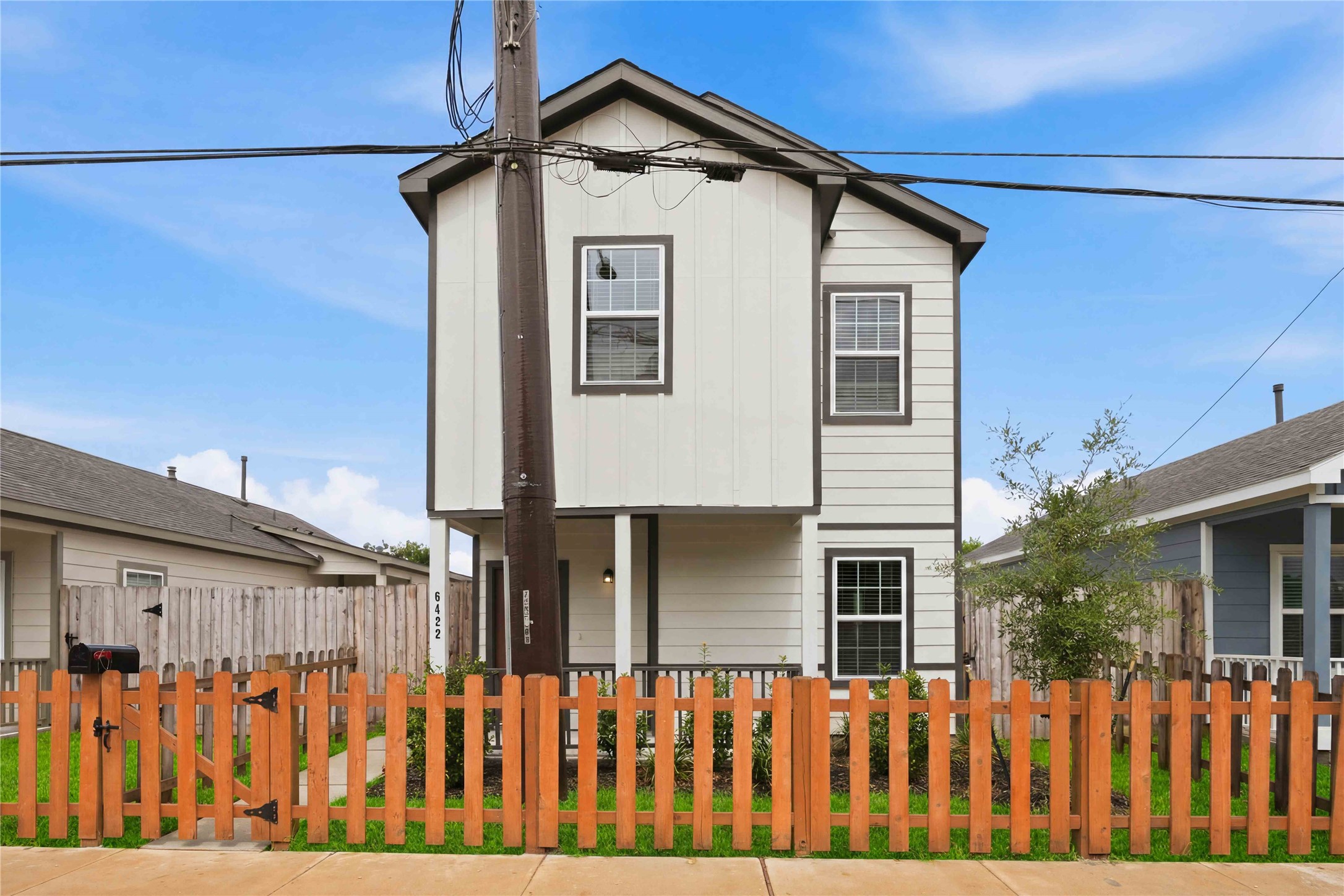 Listing photo 1