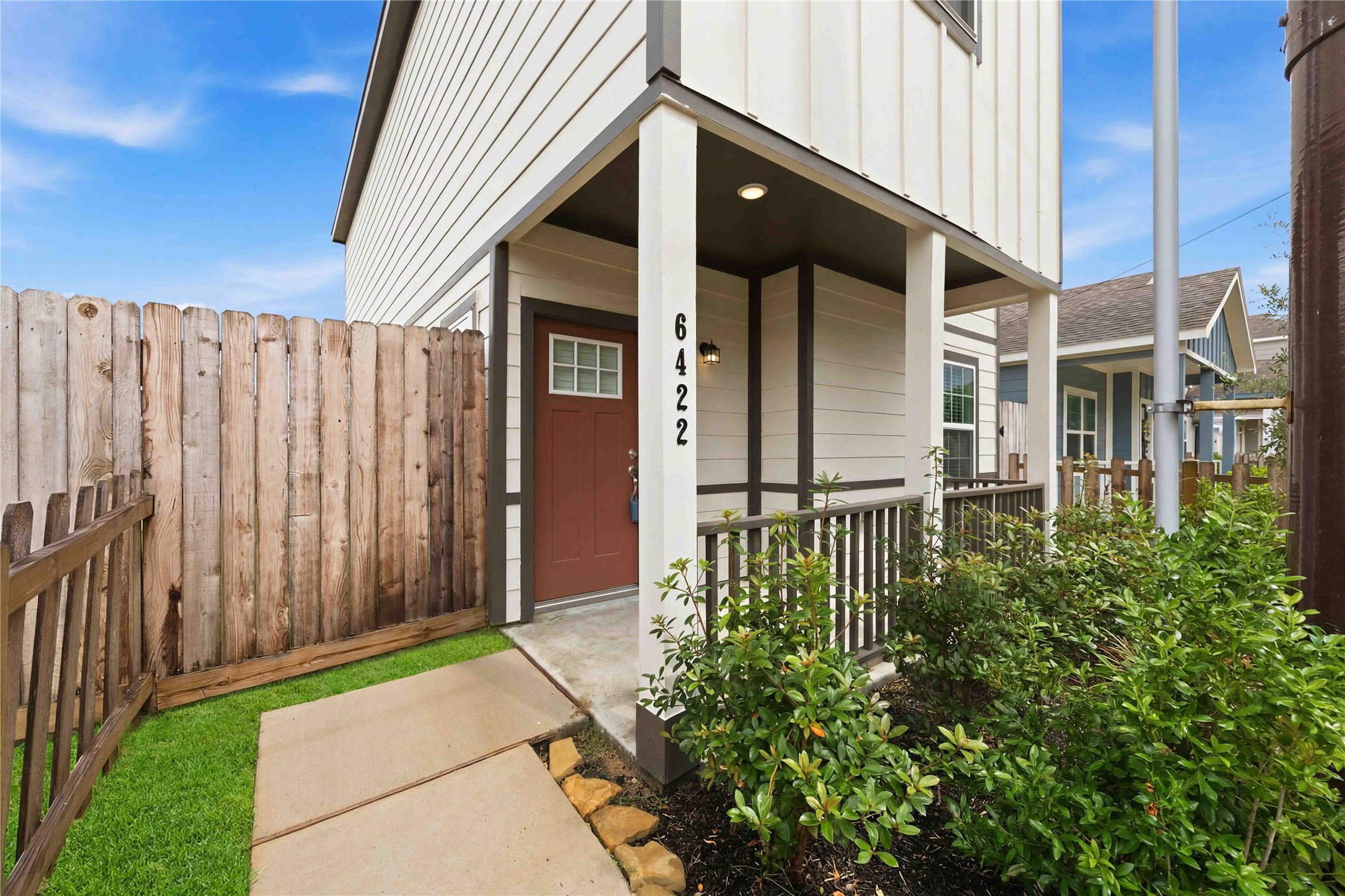 Listing photo 2