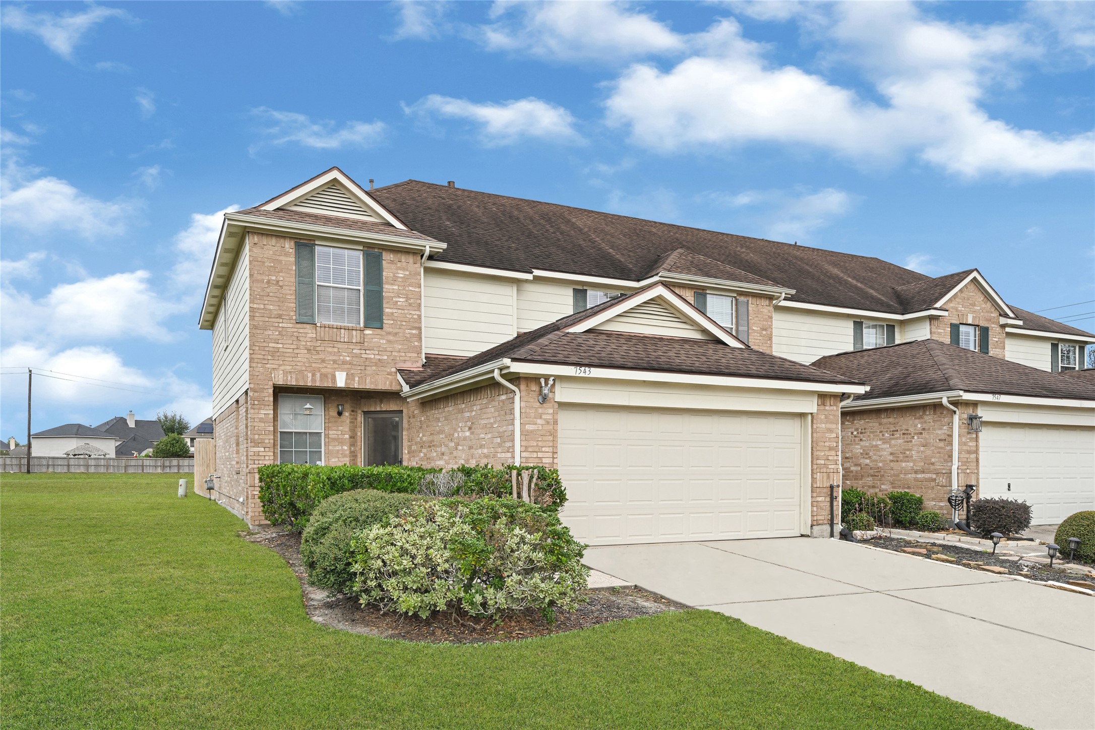 Listing photo 2