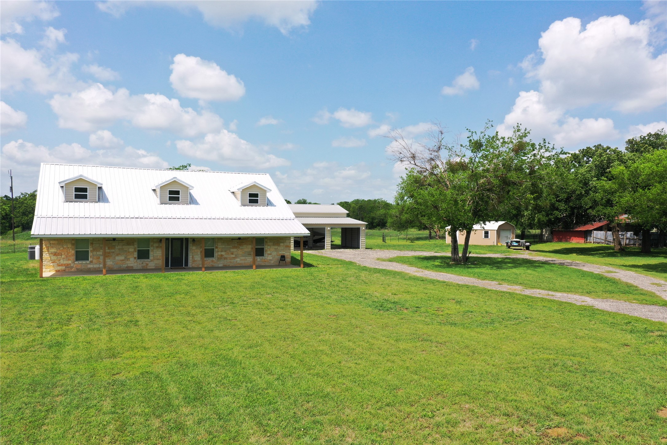 Listing photo 3