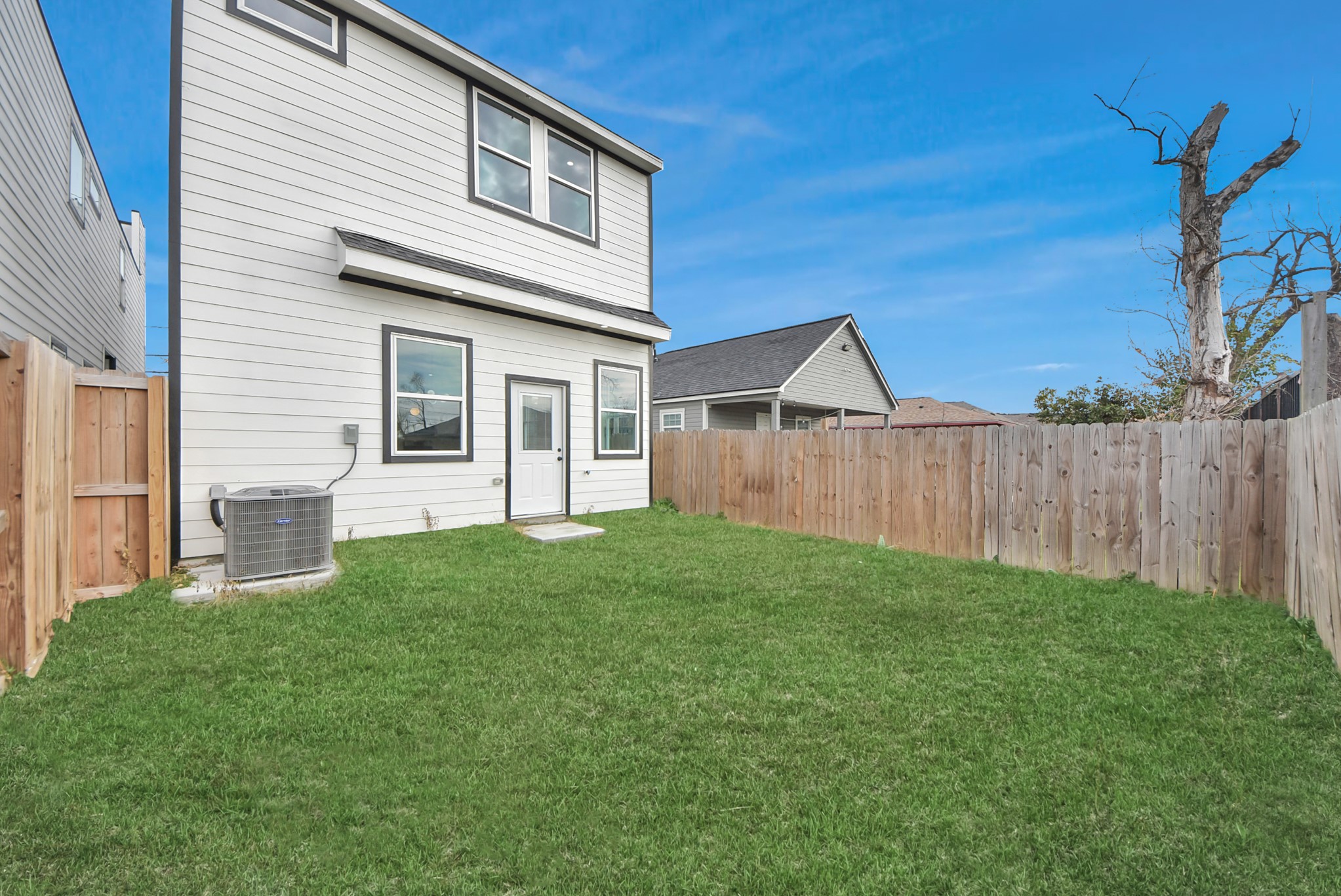 Listing photo 4