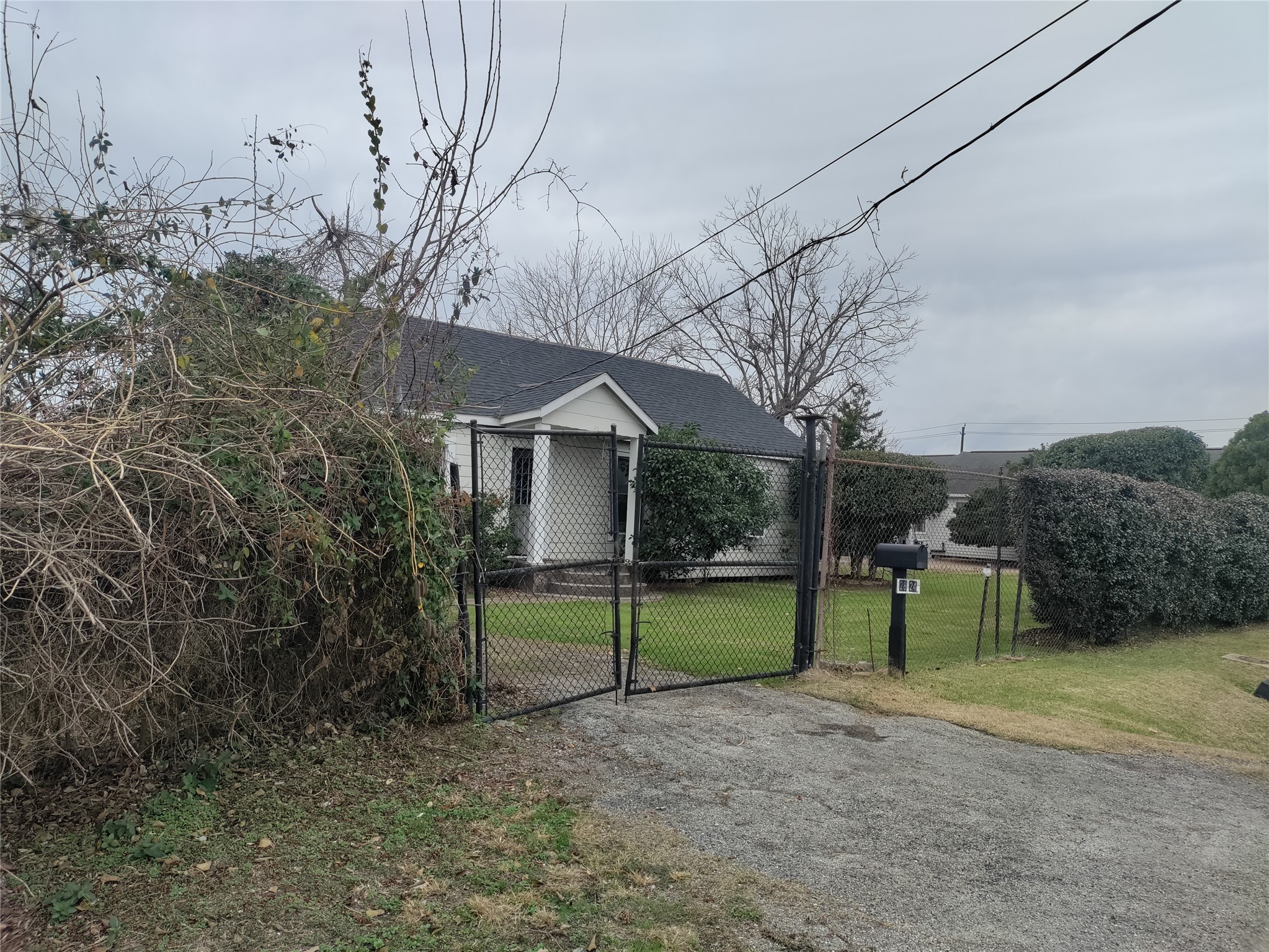 Listing photo 3