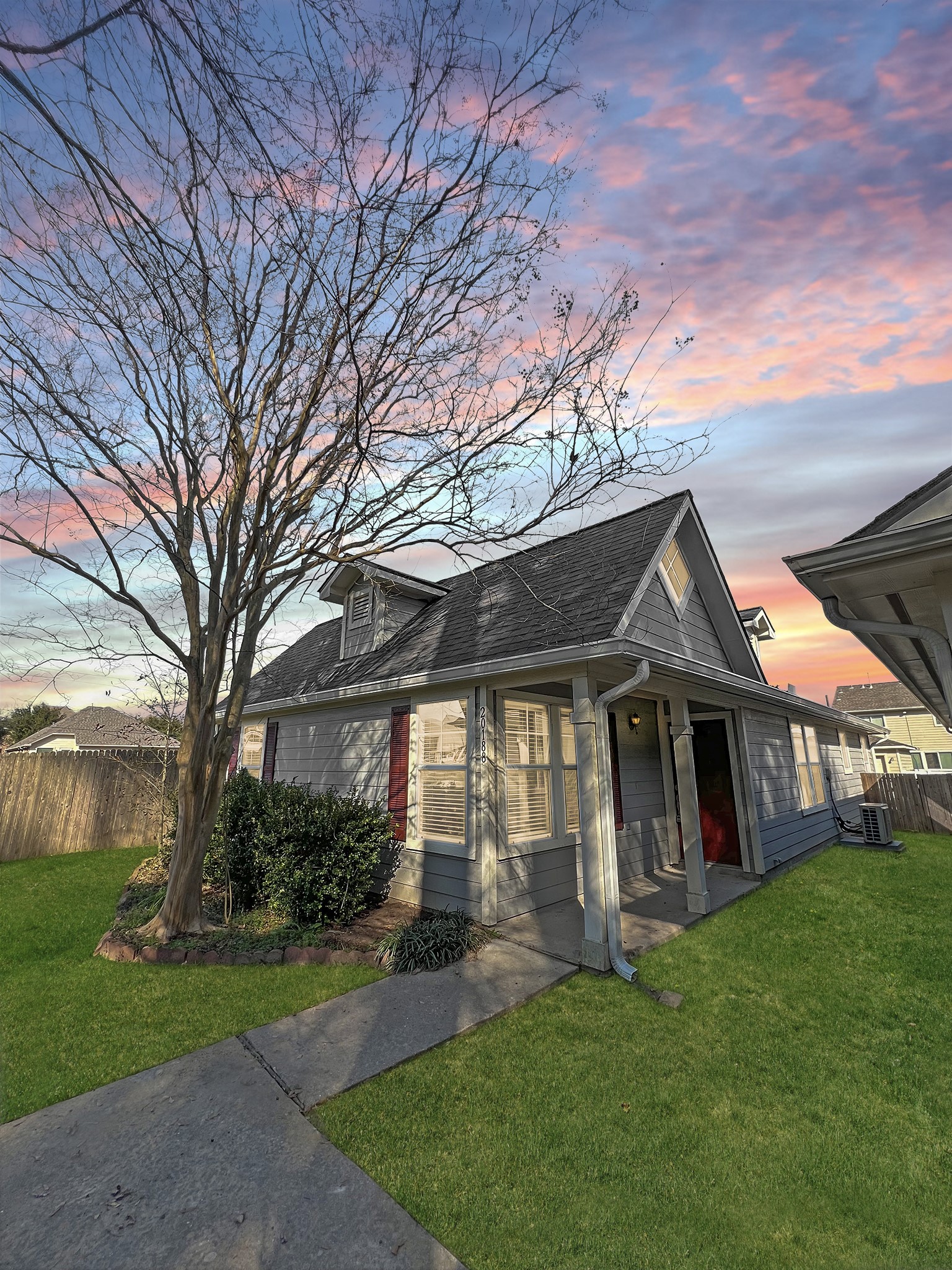 Listing photo 1