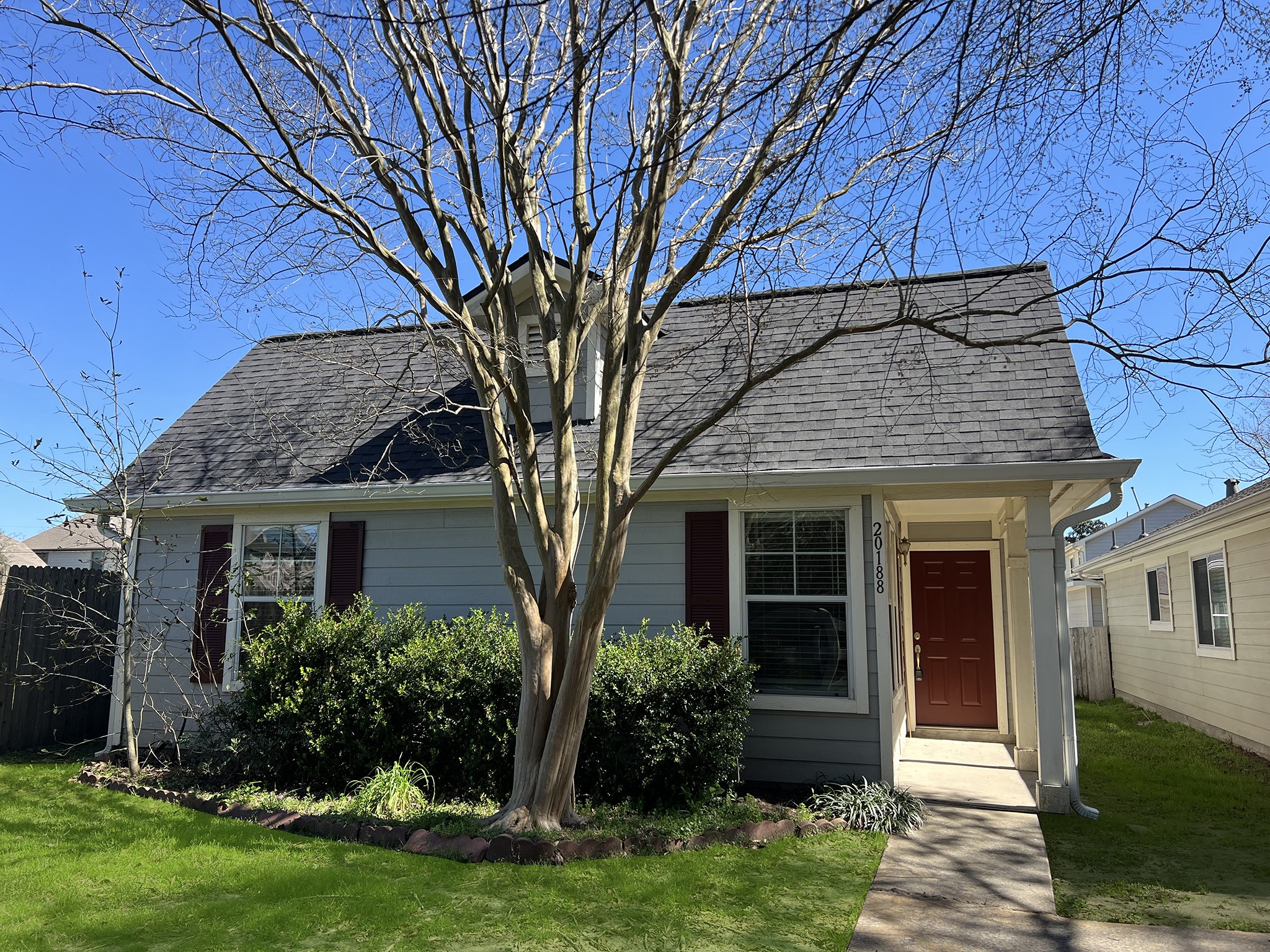 Listing photo 2
