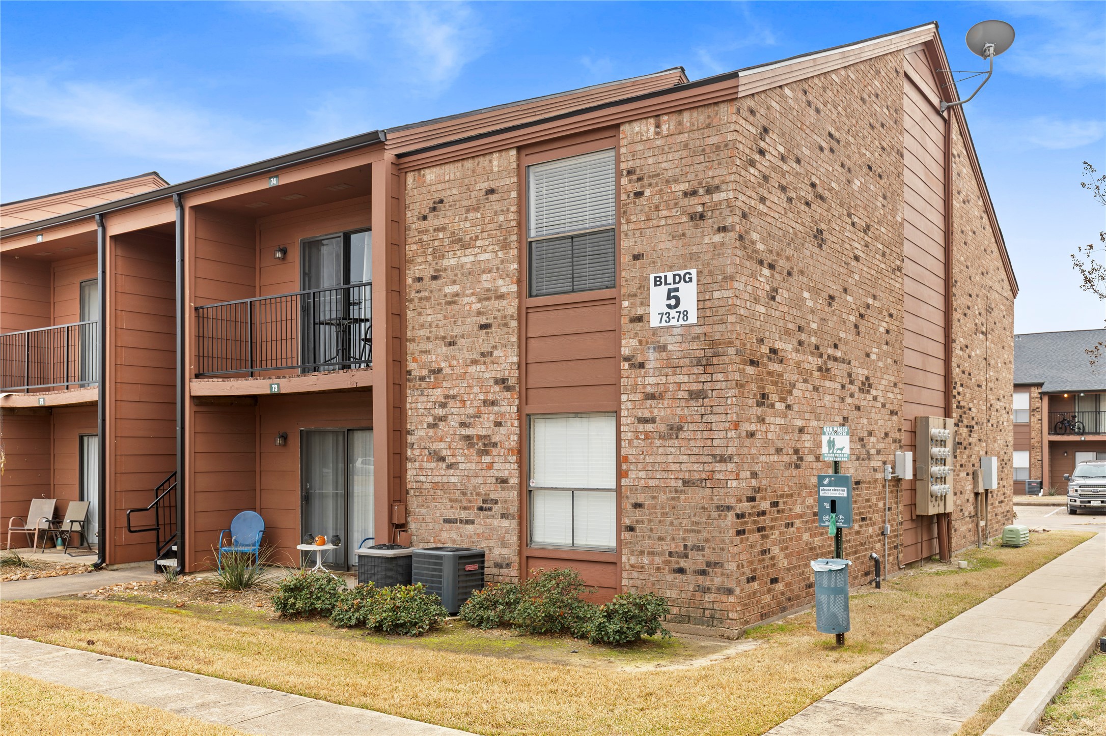 Listing photo 2
