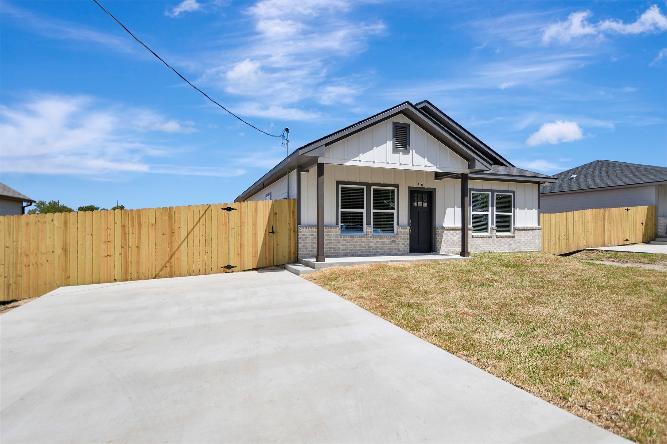 Listing photo 2