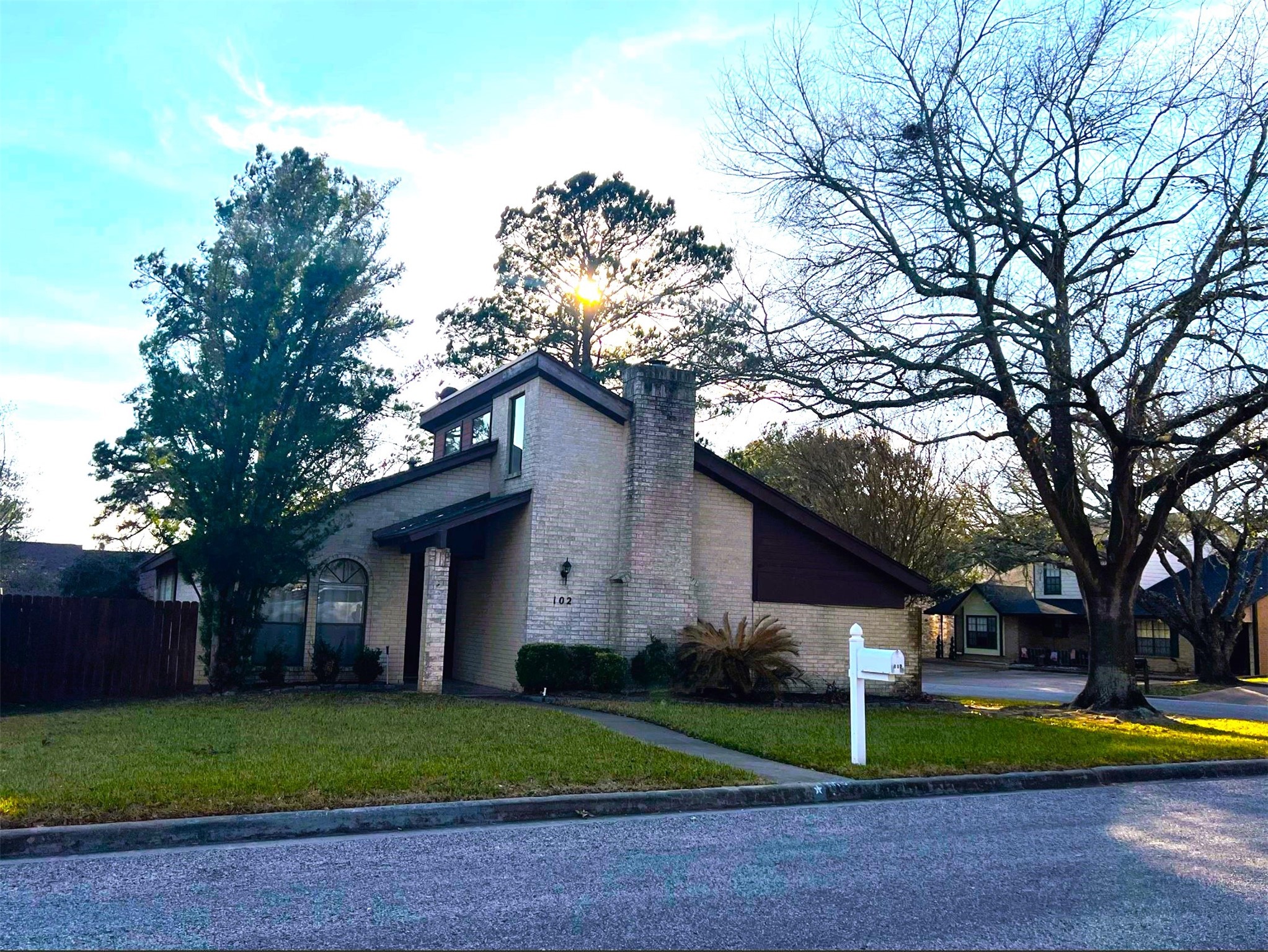 Listing photo 1
