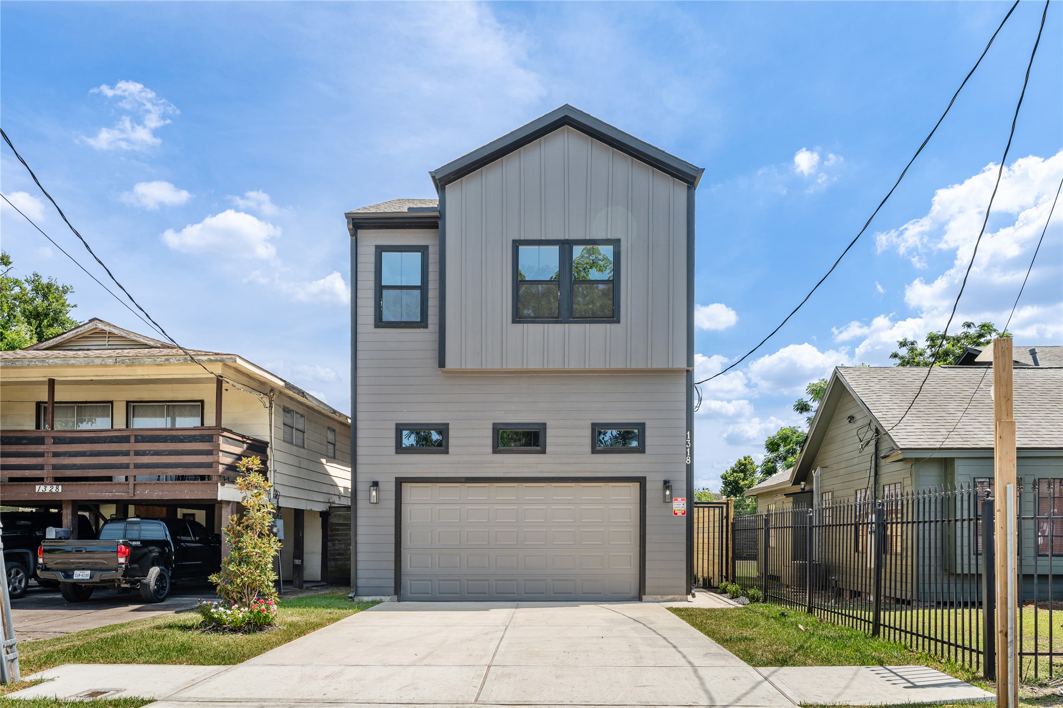 Listing photo 2
