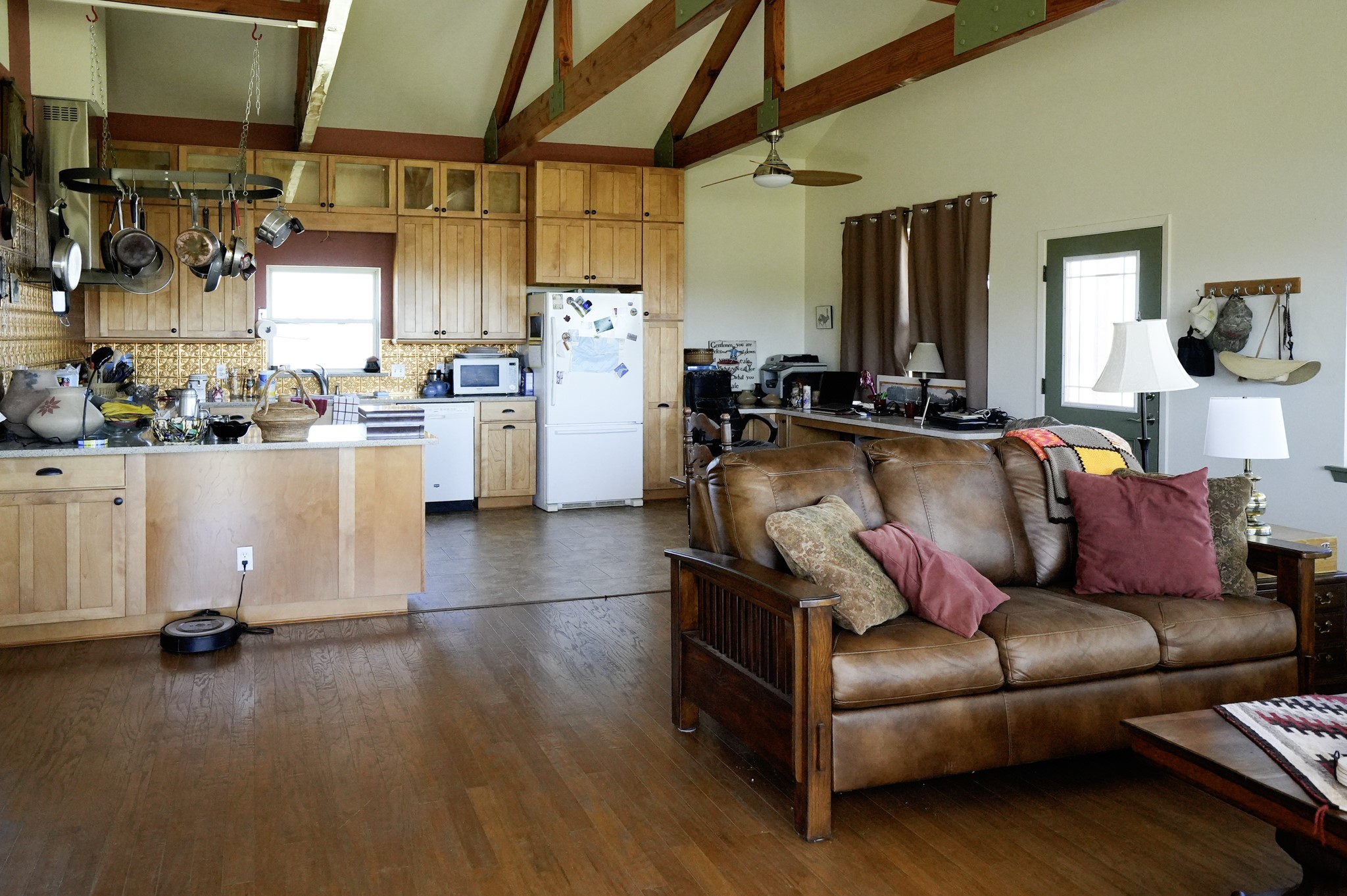 Listing photo 2