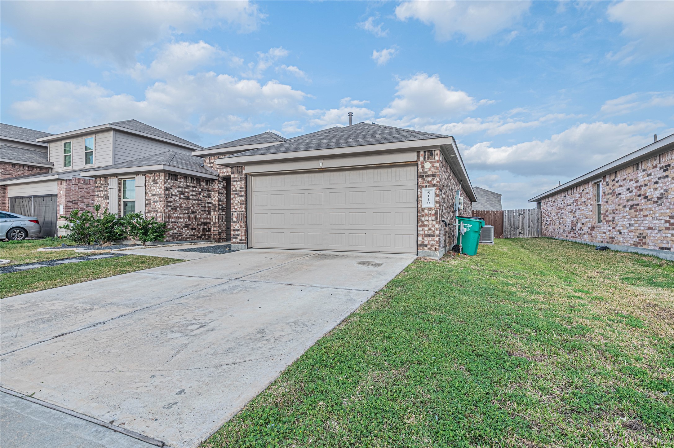 Listing photo 1