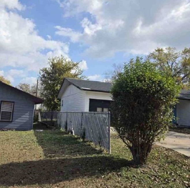 Listing photo 1