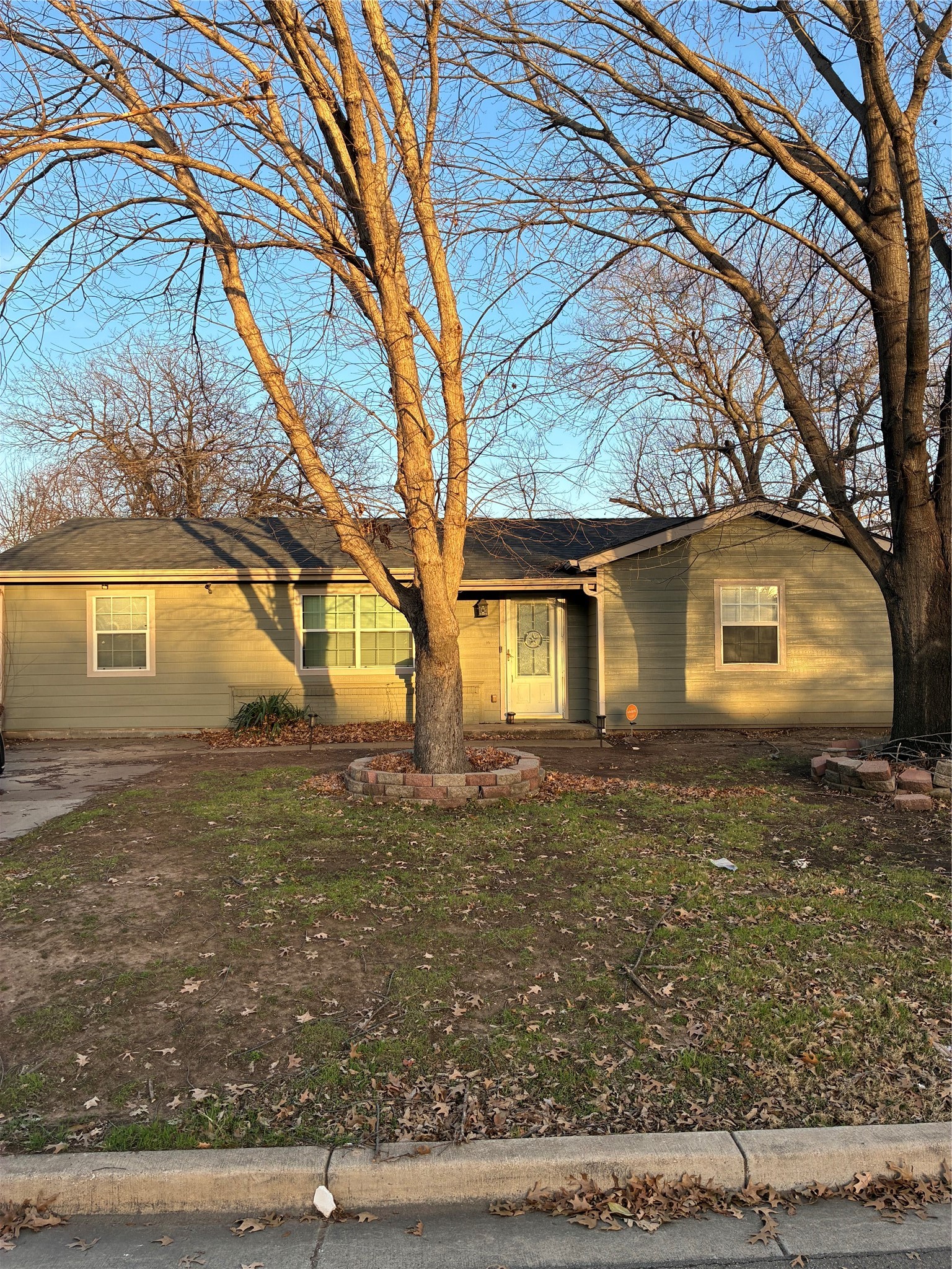 Listing photo 1