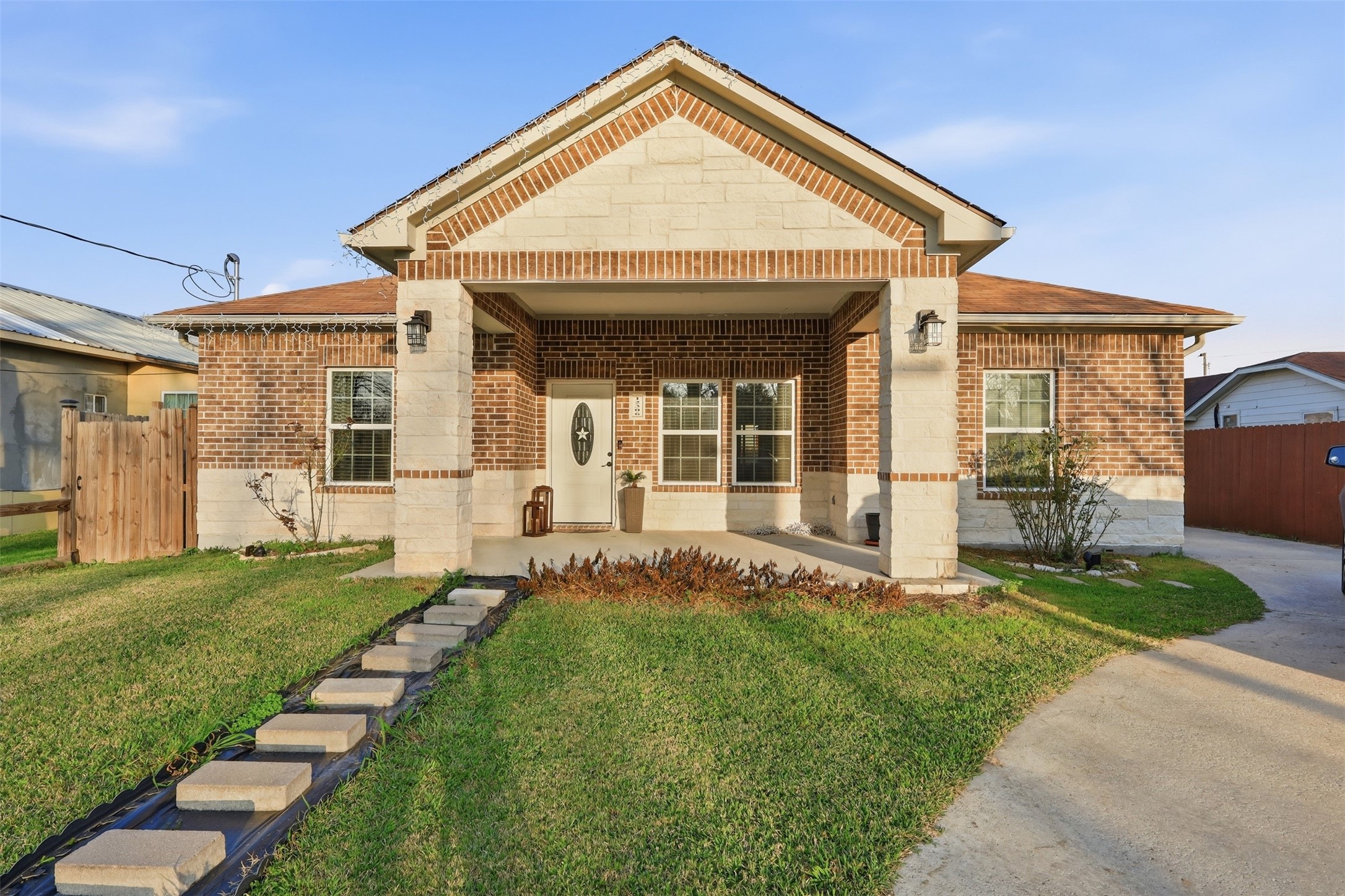 Listing photo 1