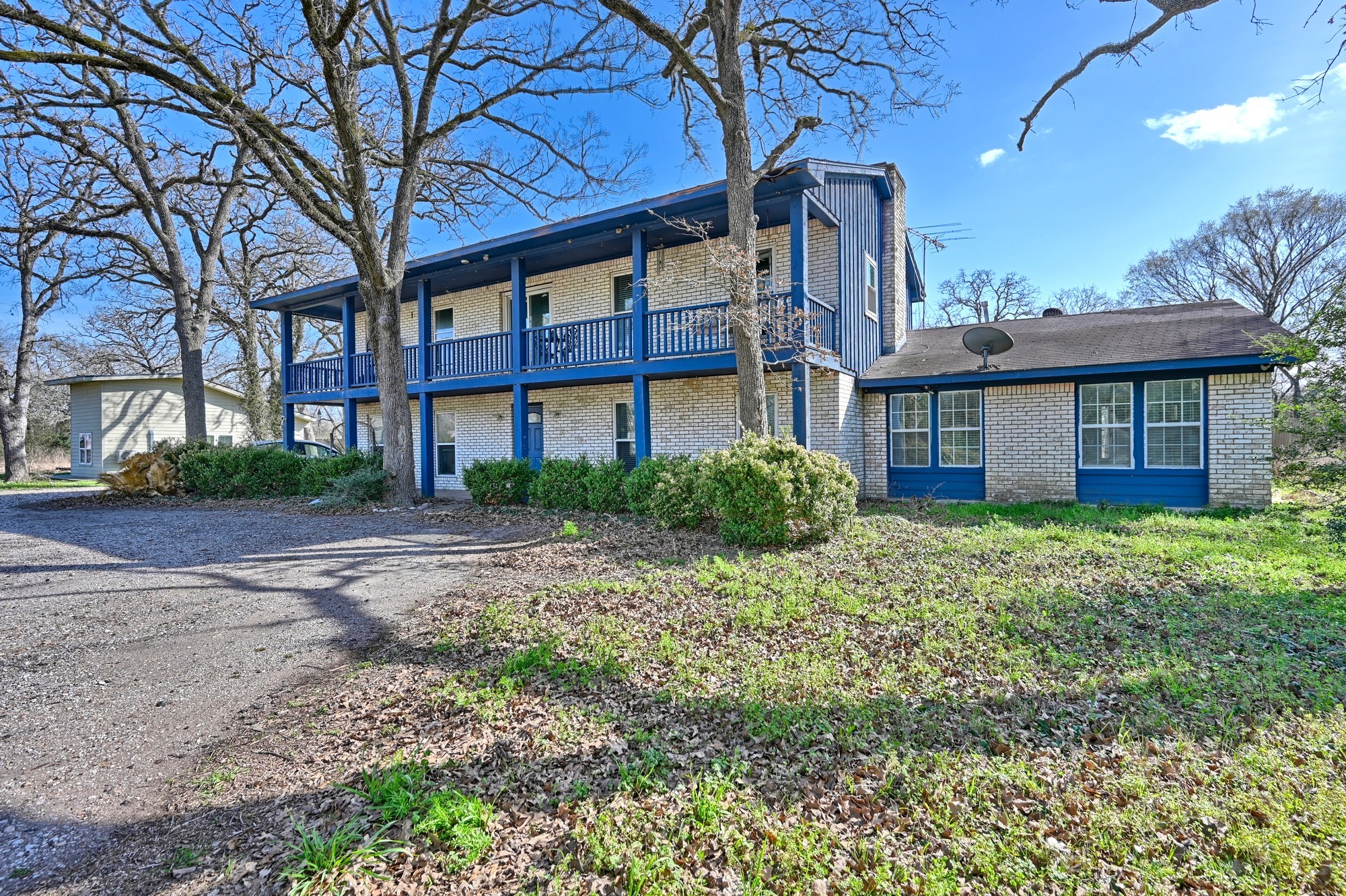 Listing photo 2