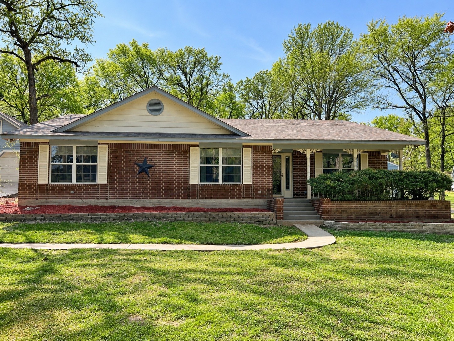 Listing photo 1