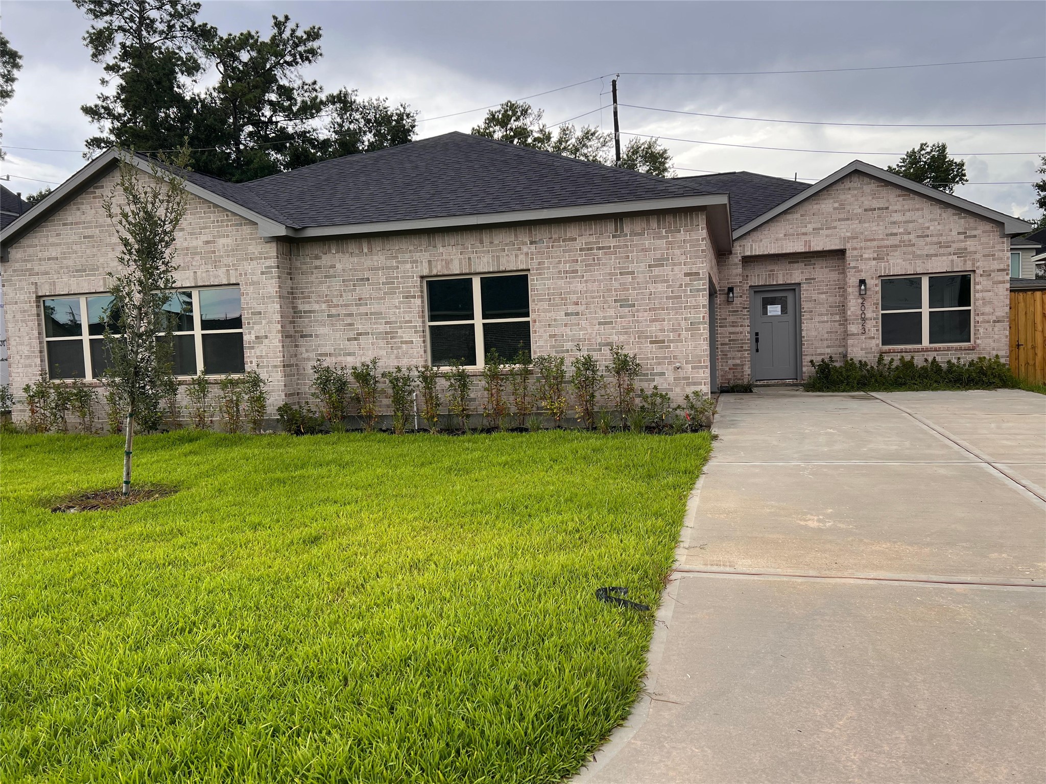 Listing photo 2