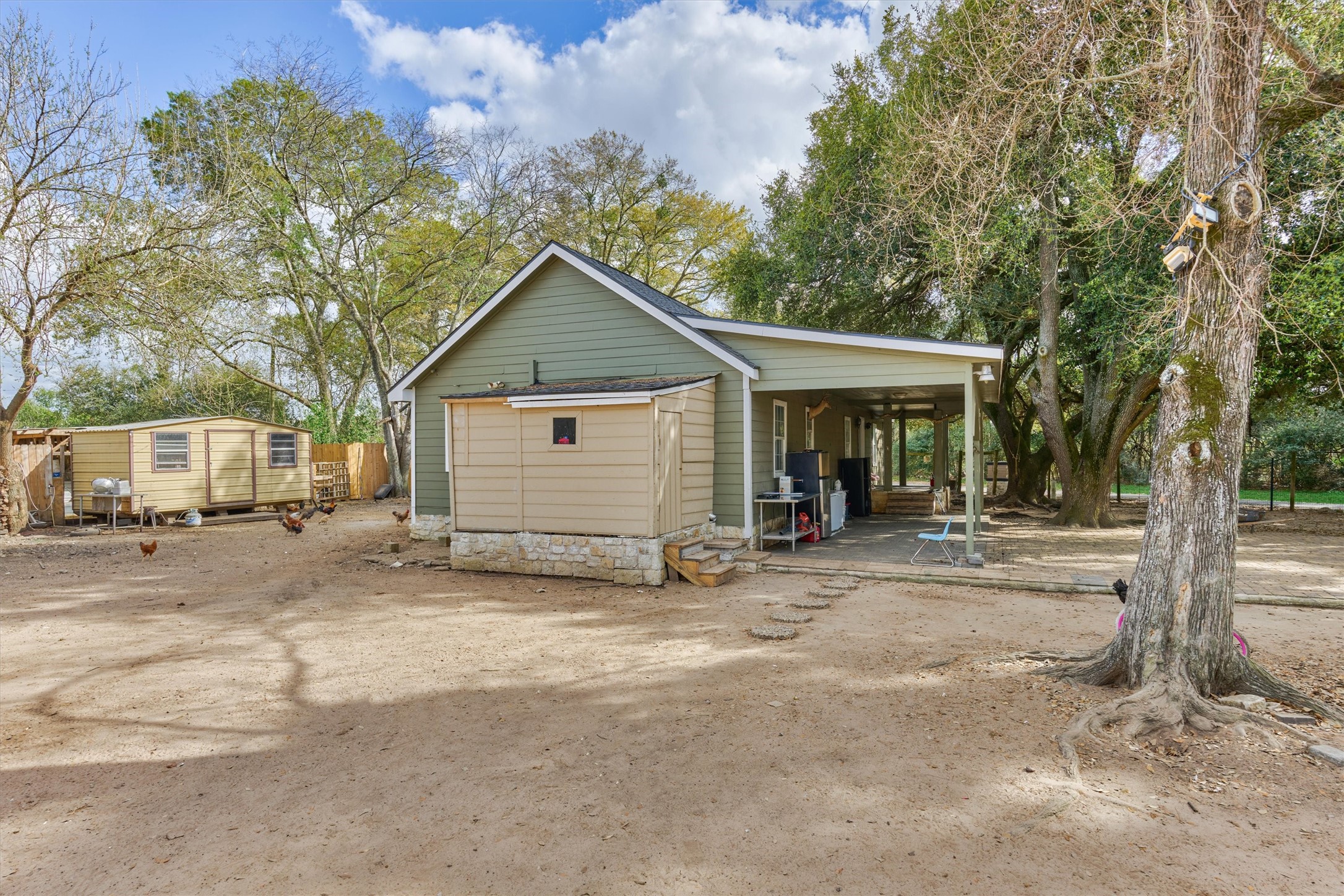Listing photo 3