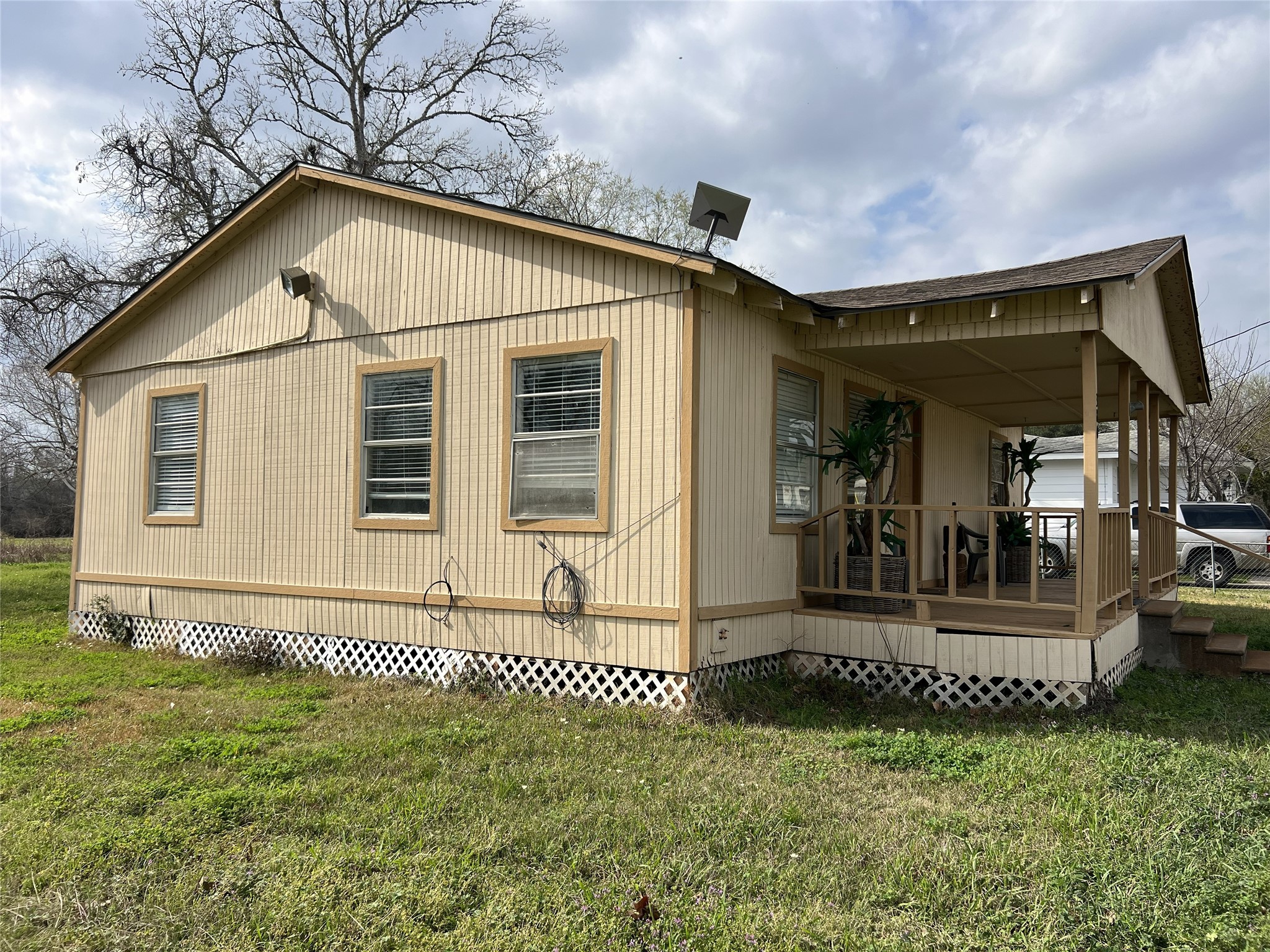 Listing photo 1
