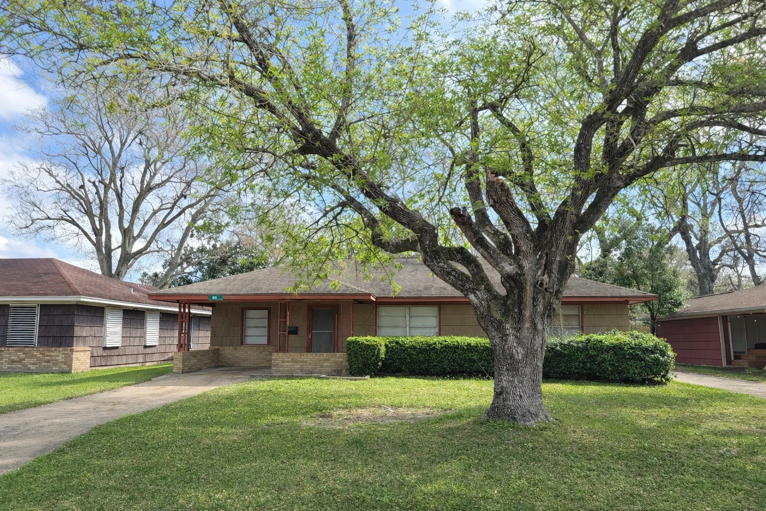 Listing photo 1