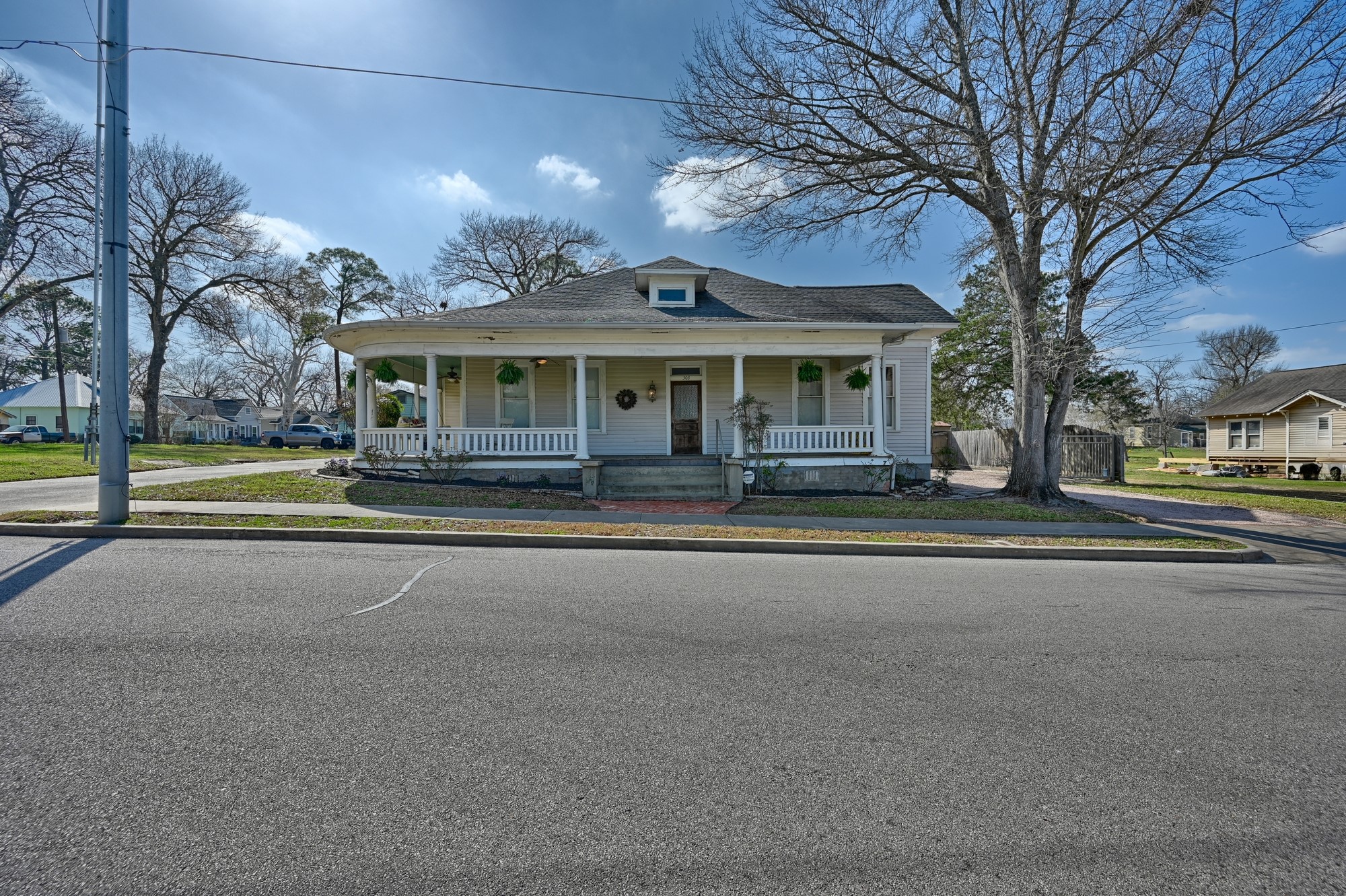 Listing photo 2
