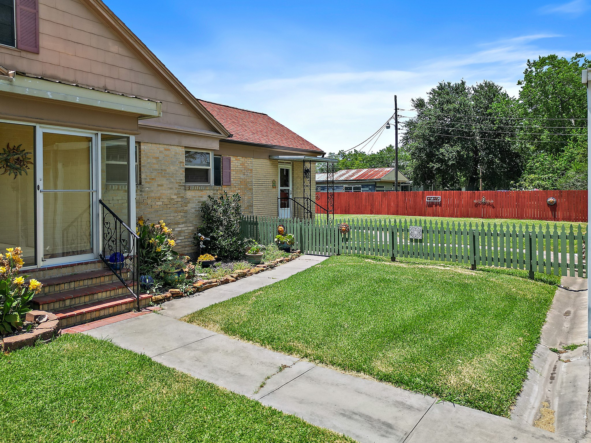 Listing photo 4