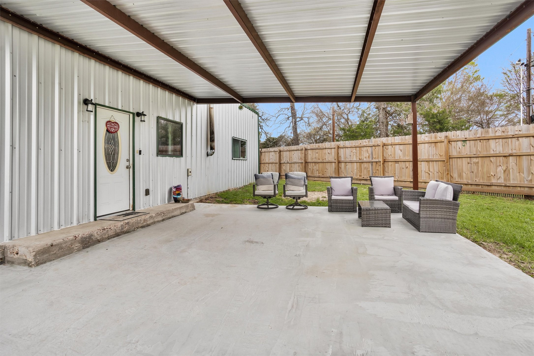 Listing photo 5