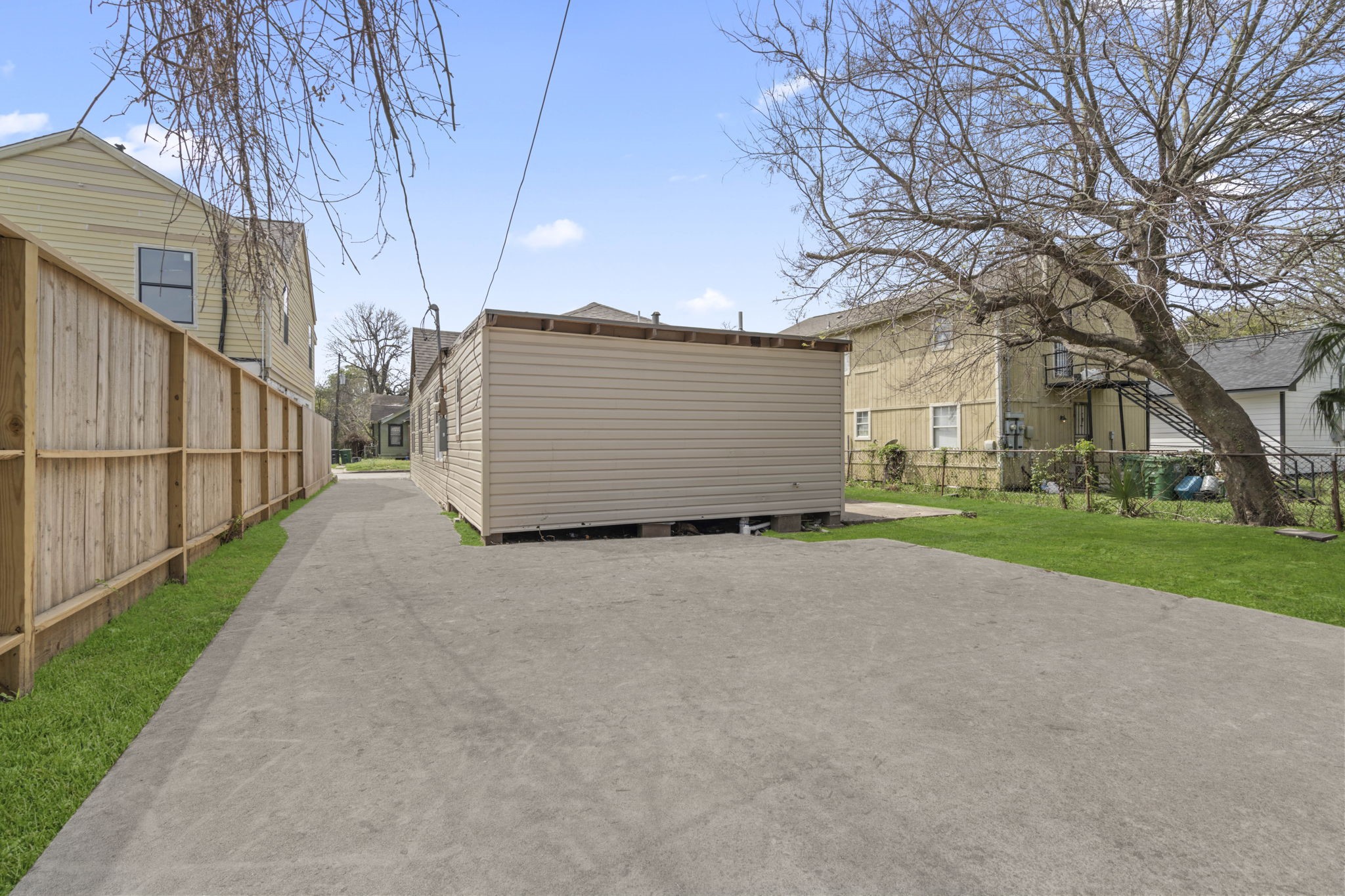 Listing photo 2