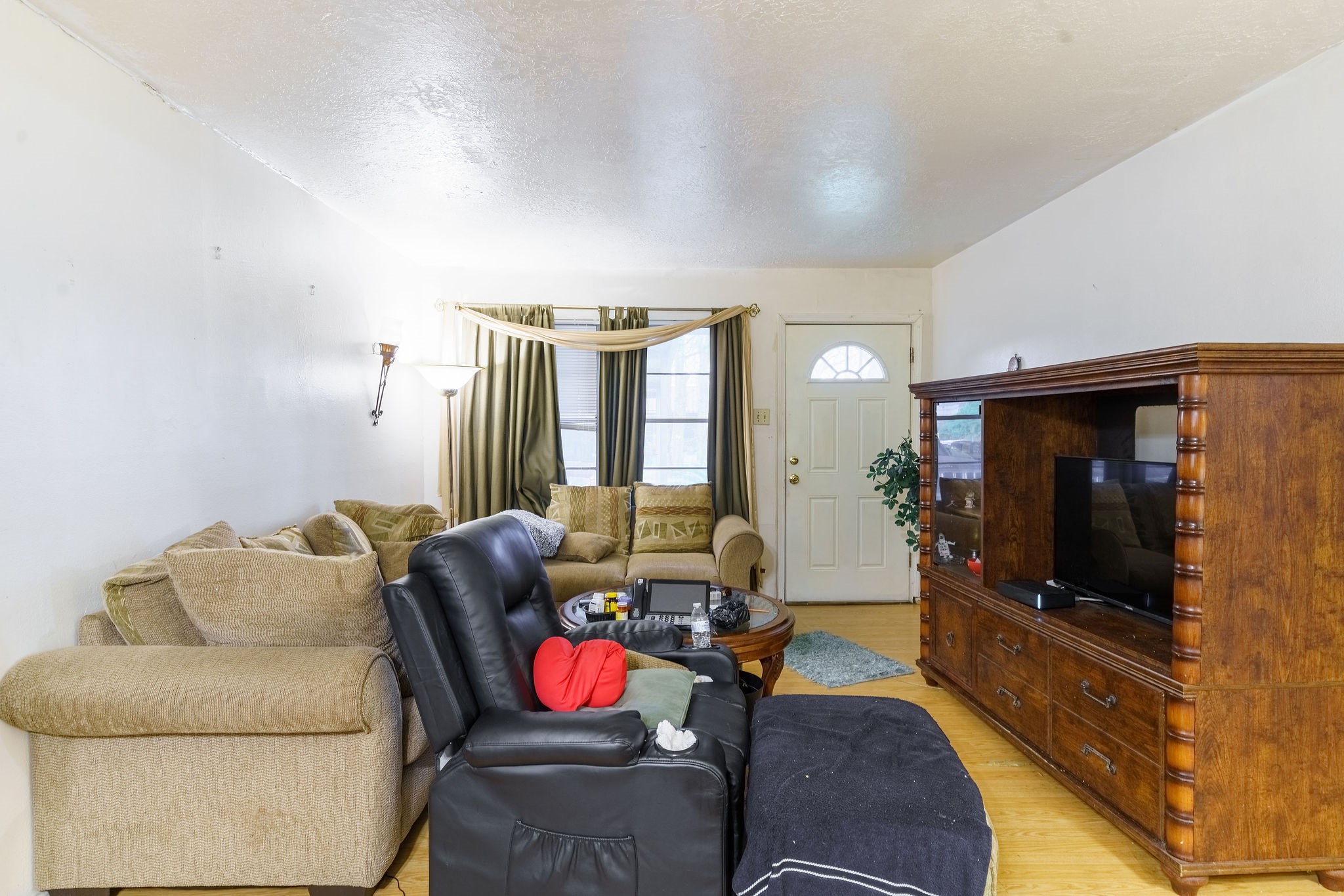 Listing photo 1