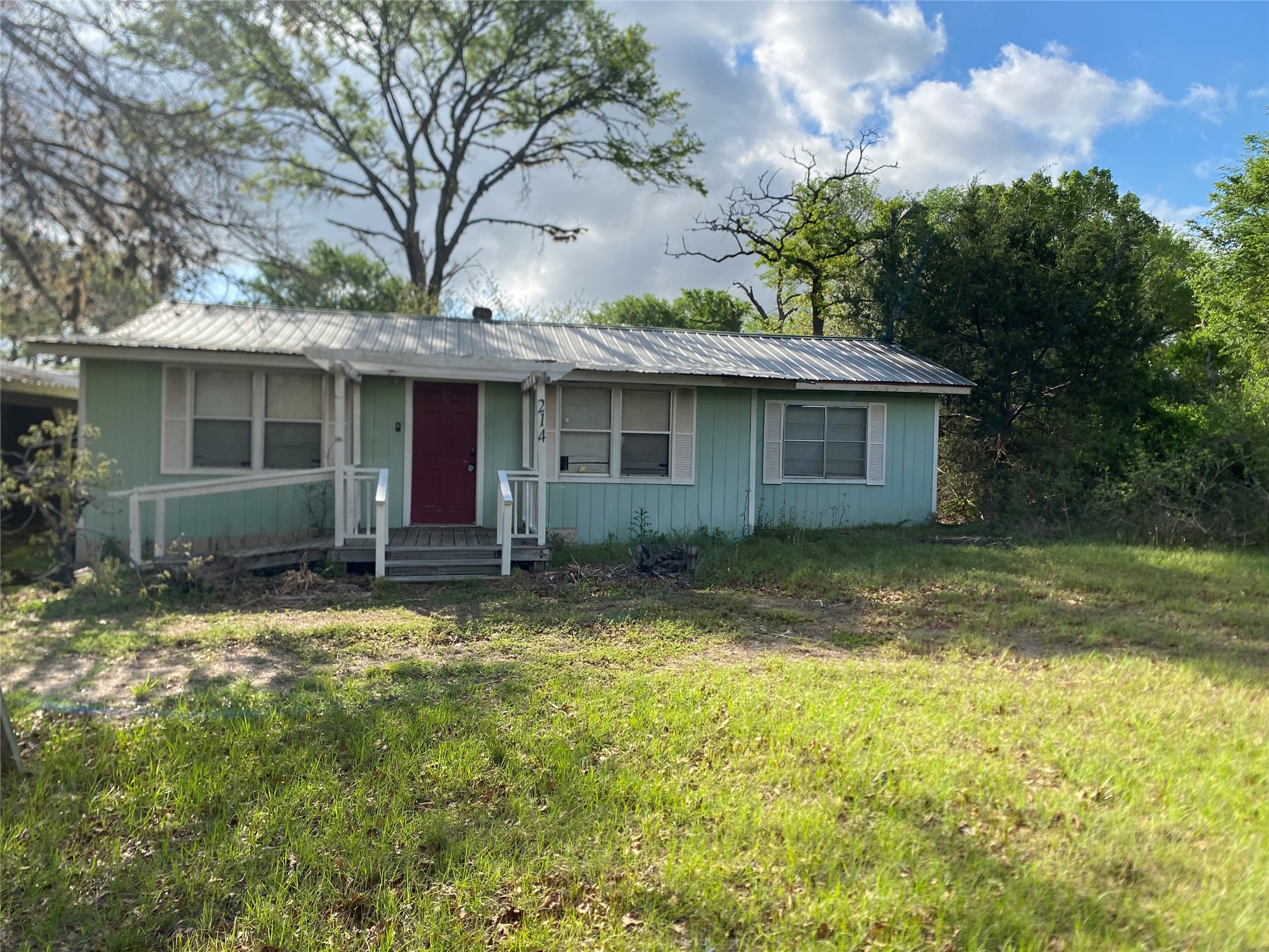 Listing photo 2