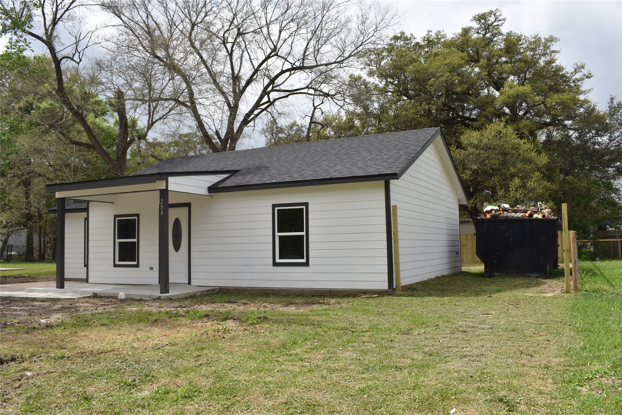 Listing photo 2