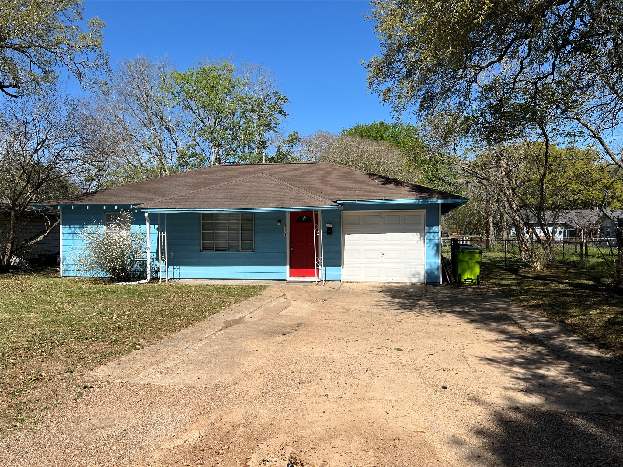 Listing photo 1
