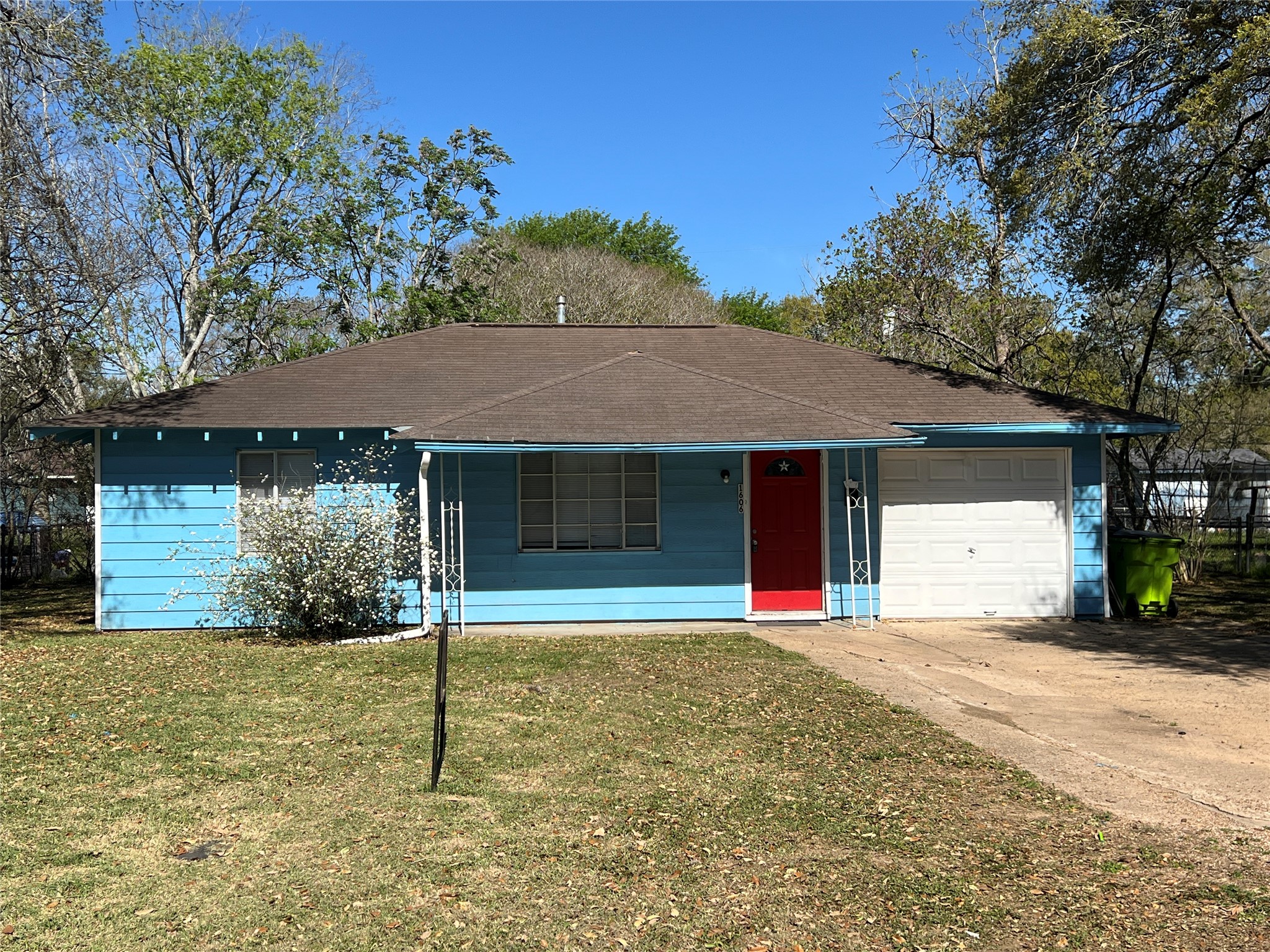 Listing photo 1