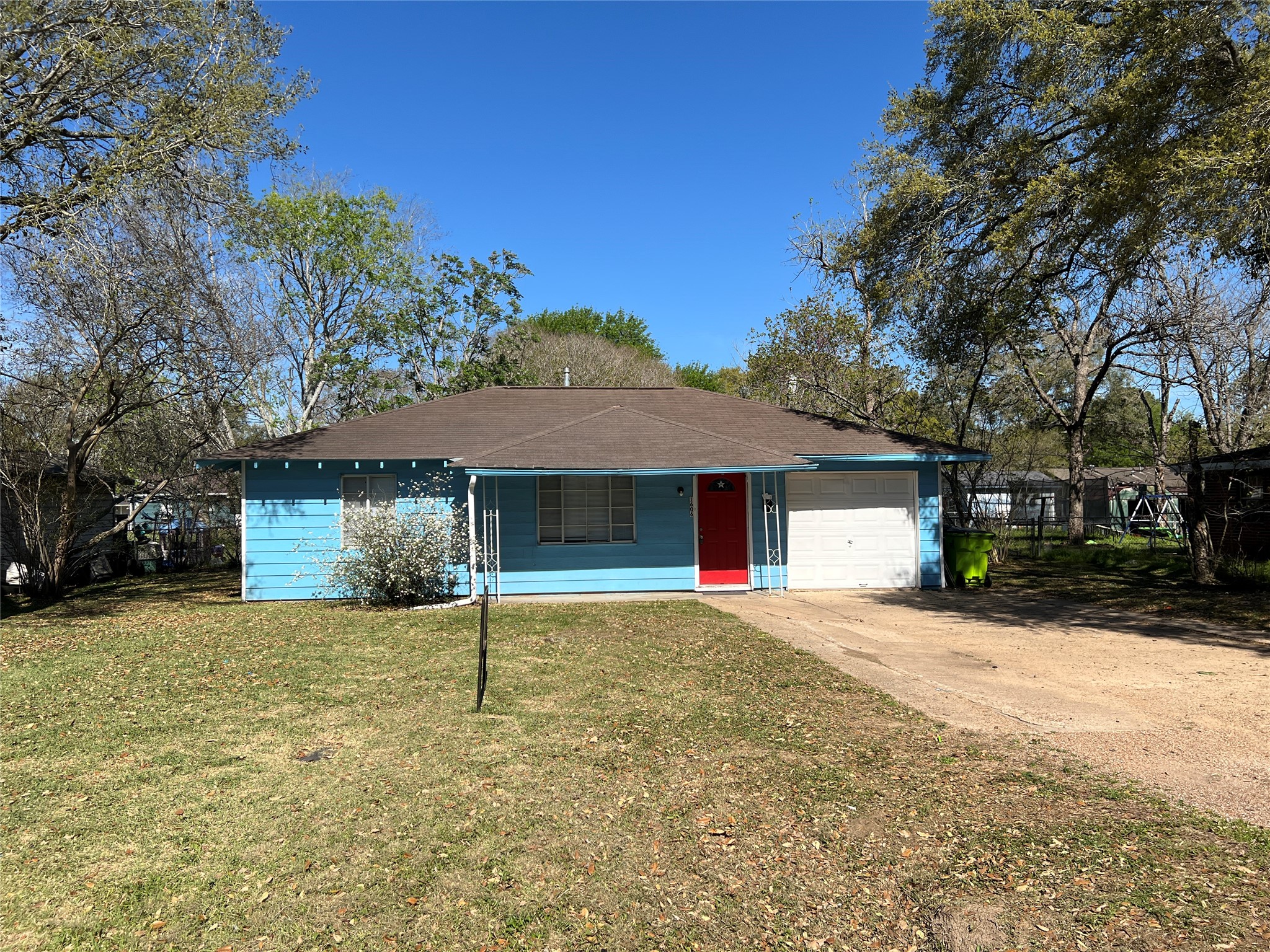 Listing photo 1