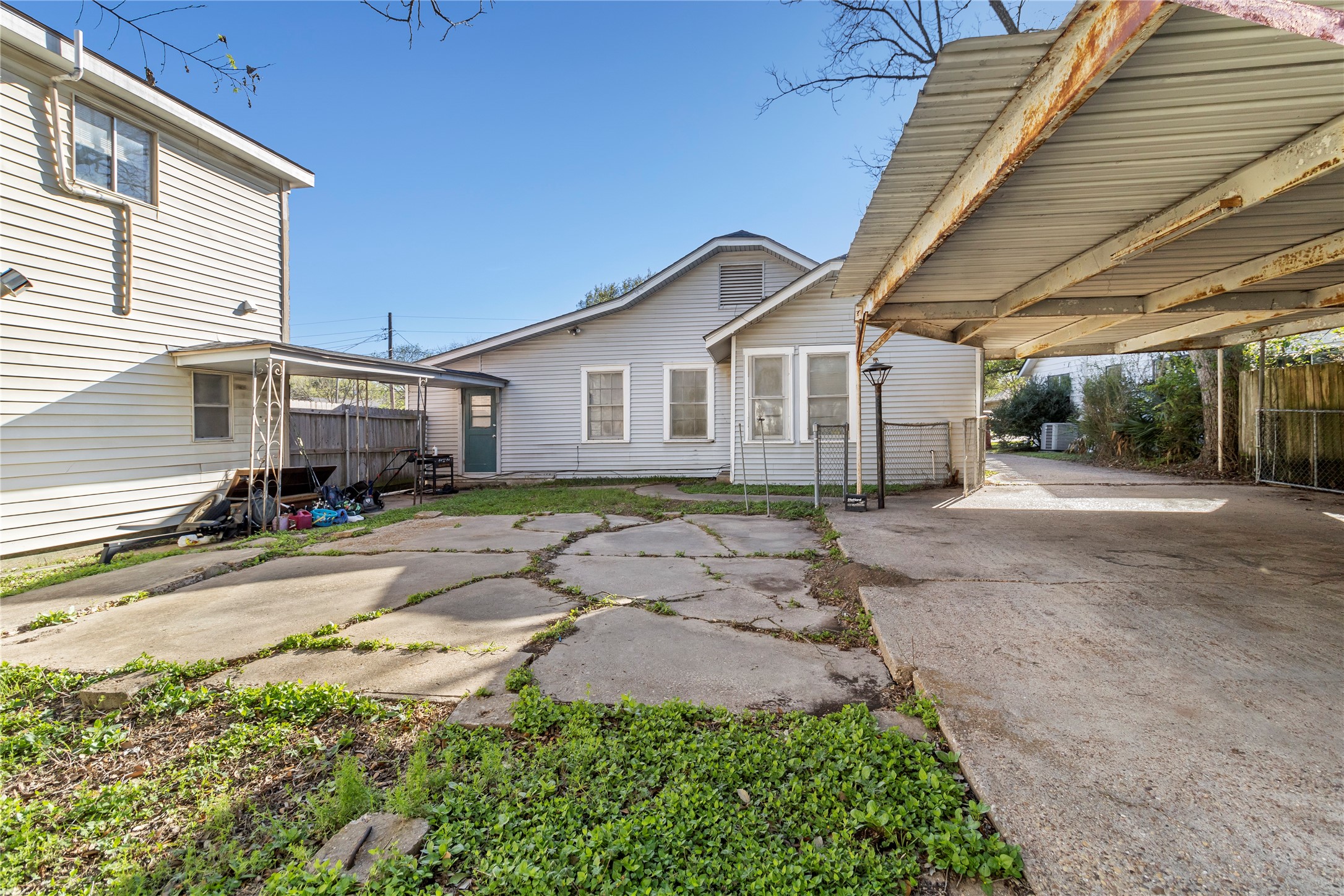 Listing photo 1