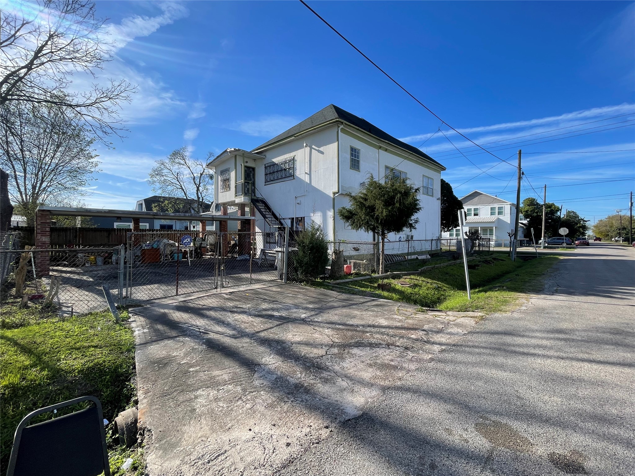 Listing photo 2