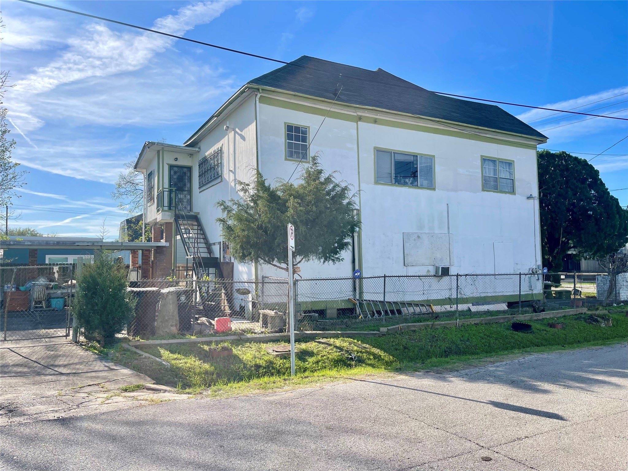 Listing photo 4