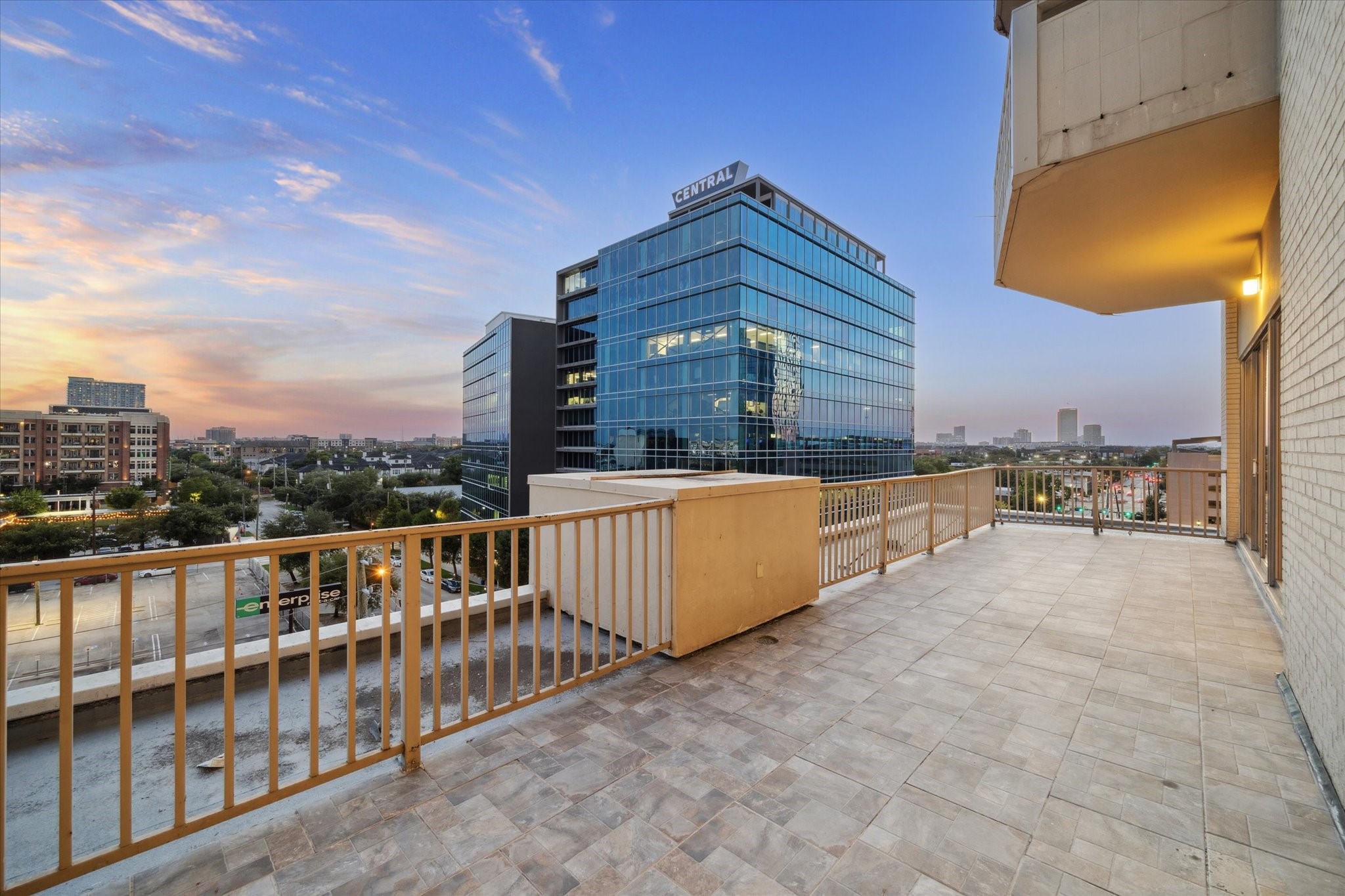 Listing photo 4