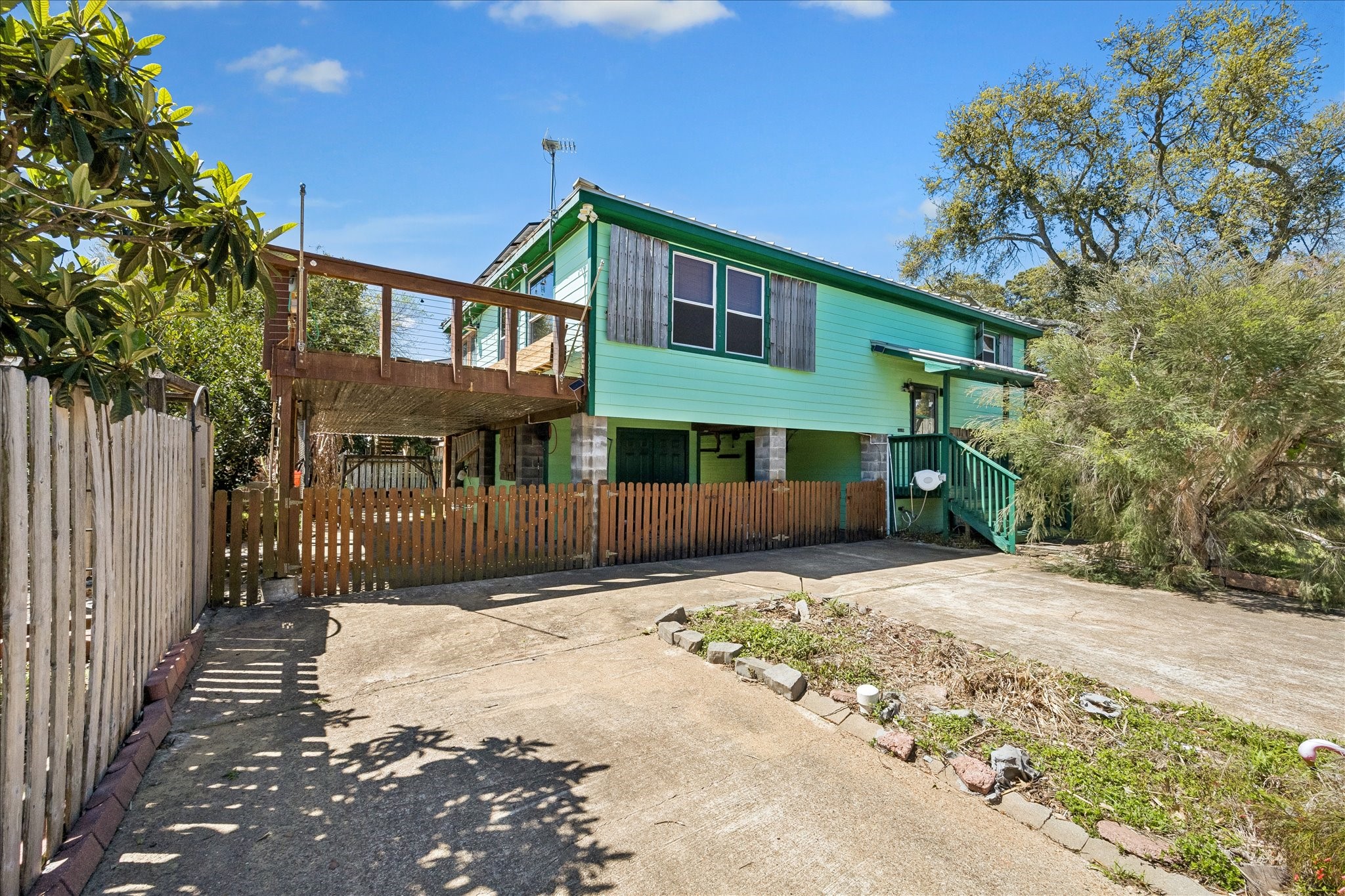 Listing photo 2