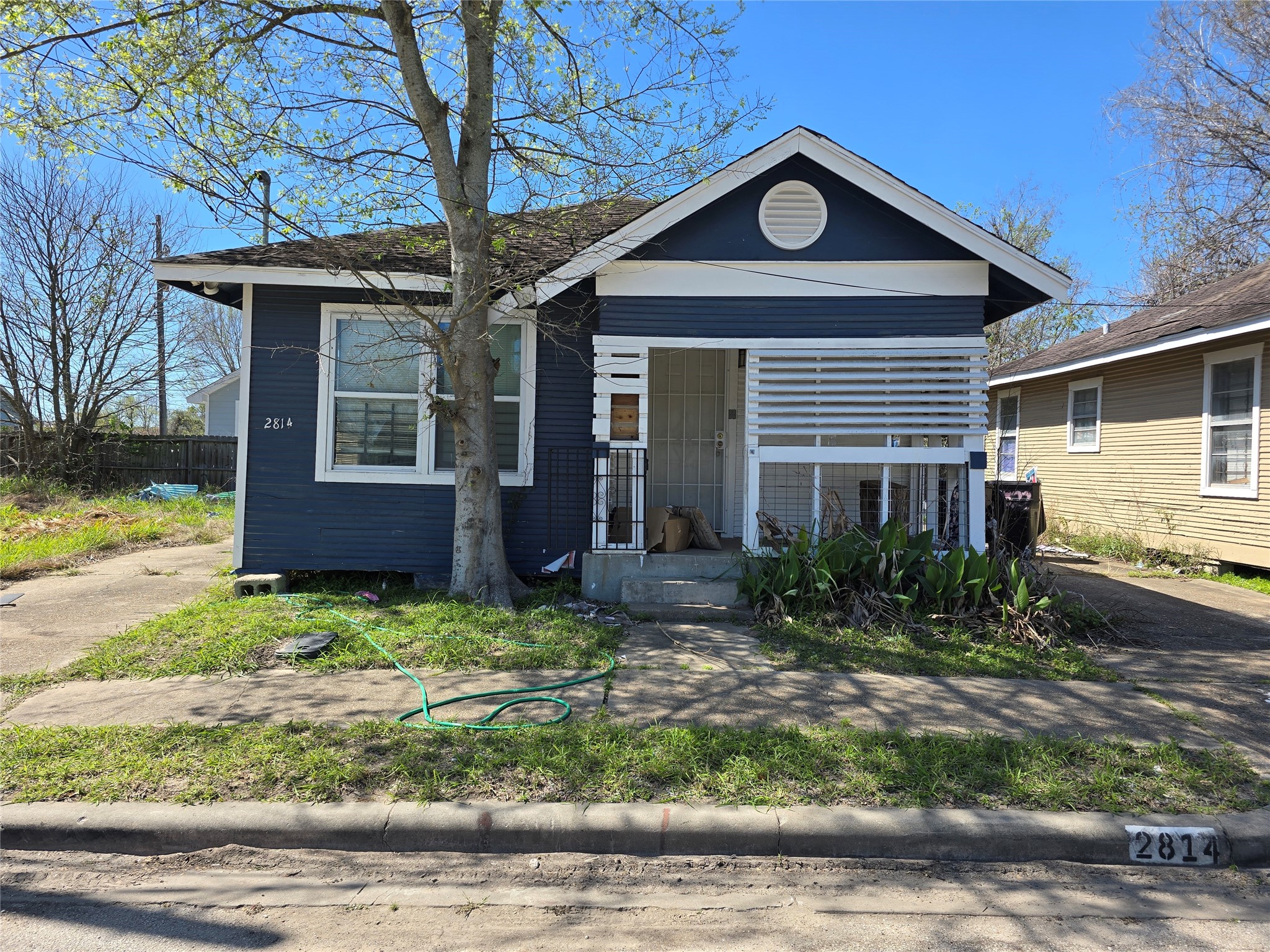 Listing photo 2