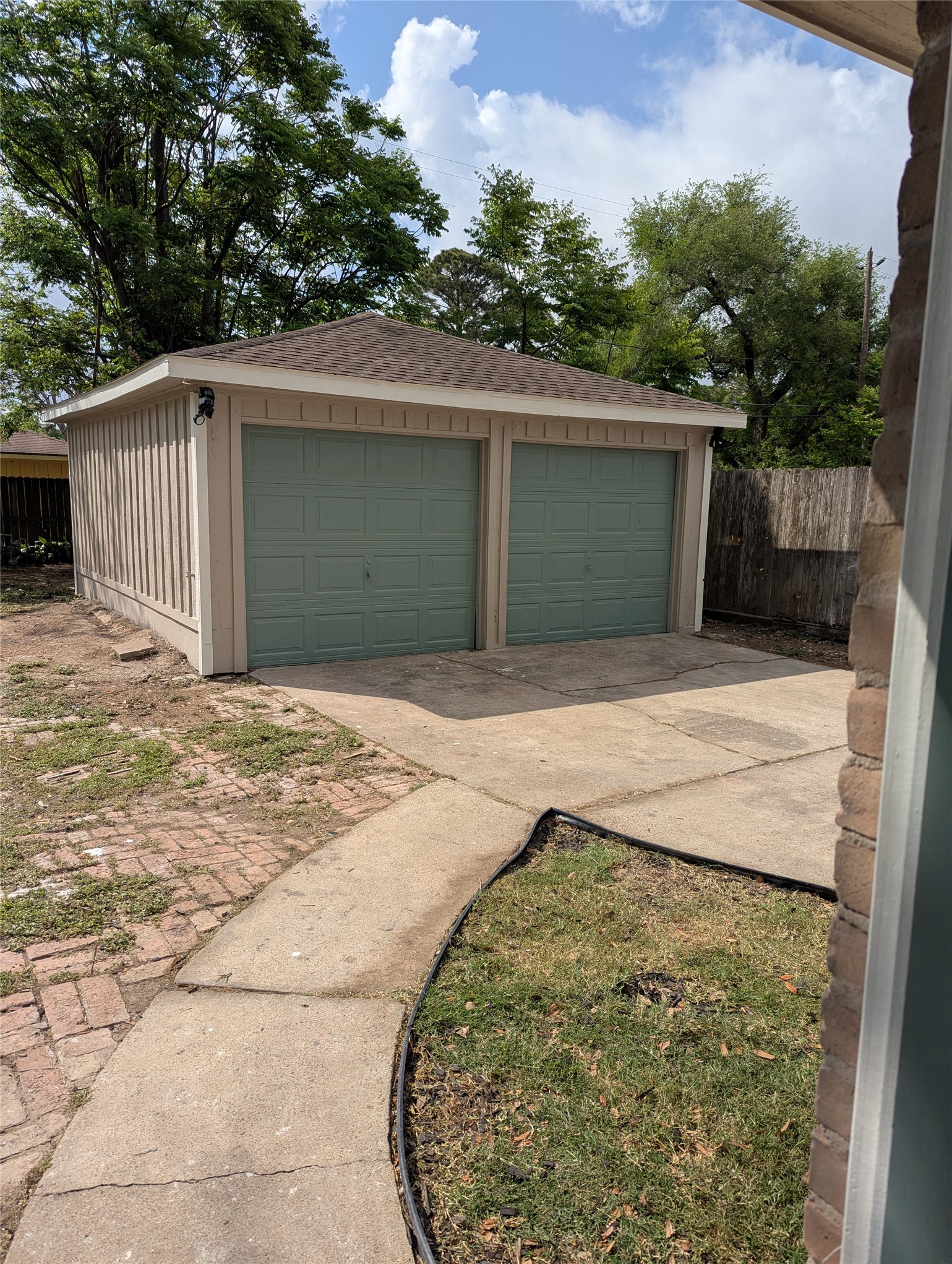 Listing photo 3