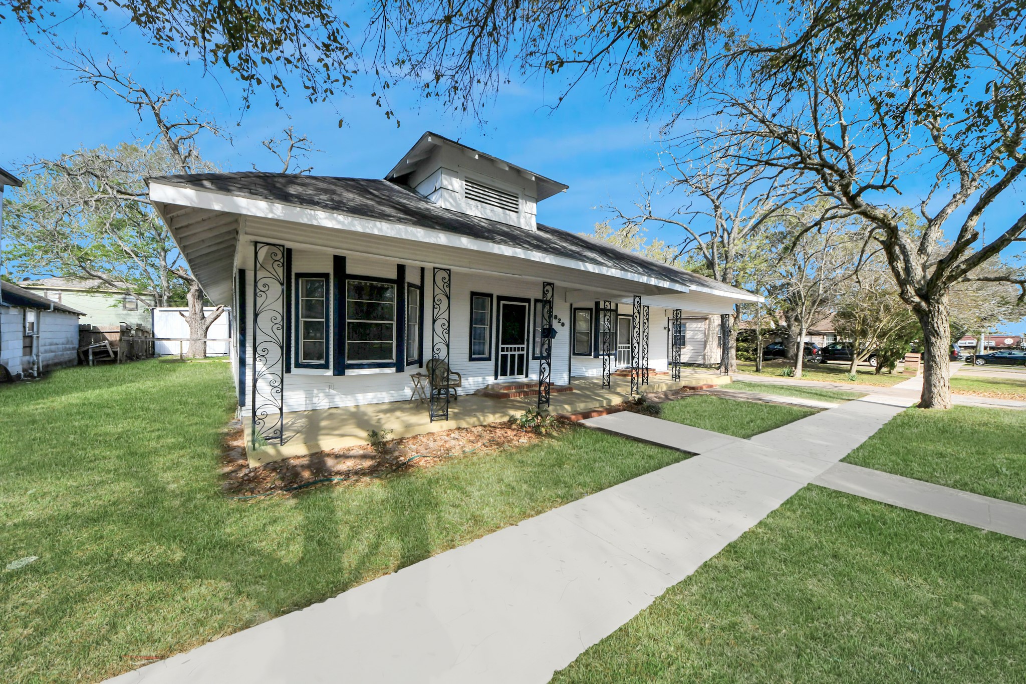 Listing photo 1