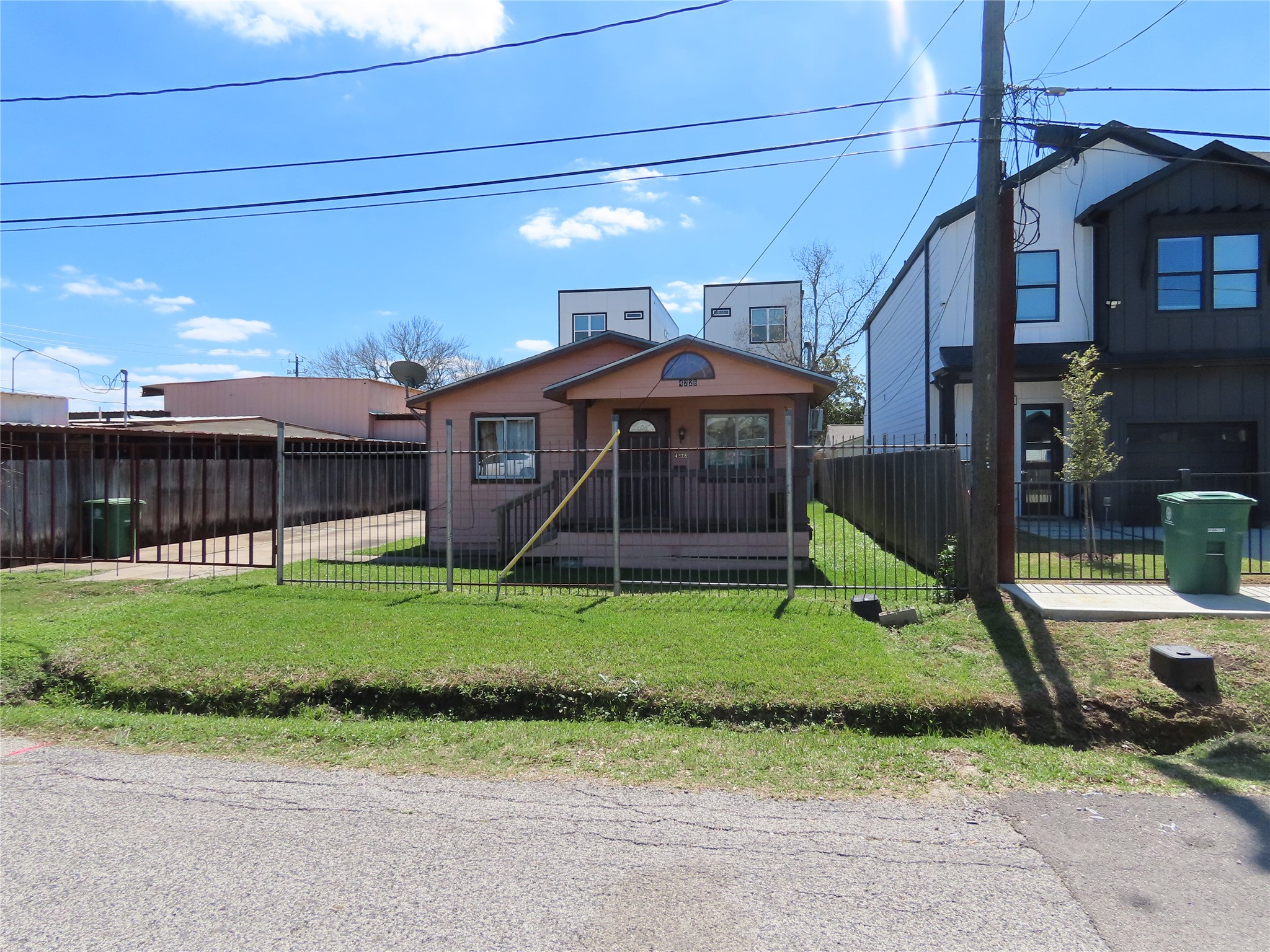 Listing photo 1