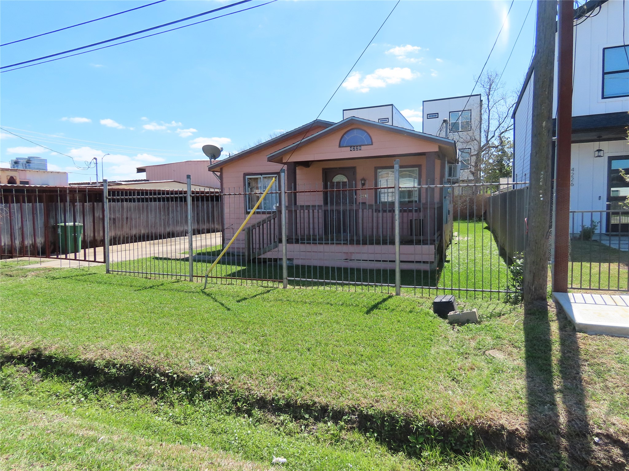 Listing photo 2