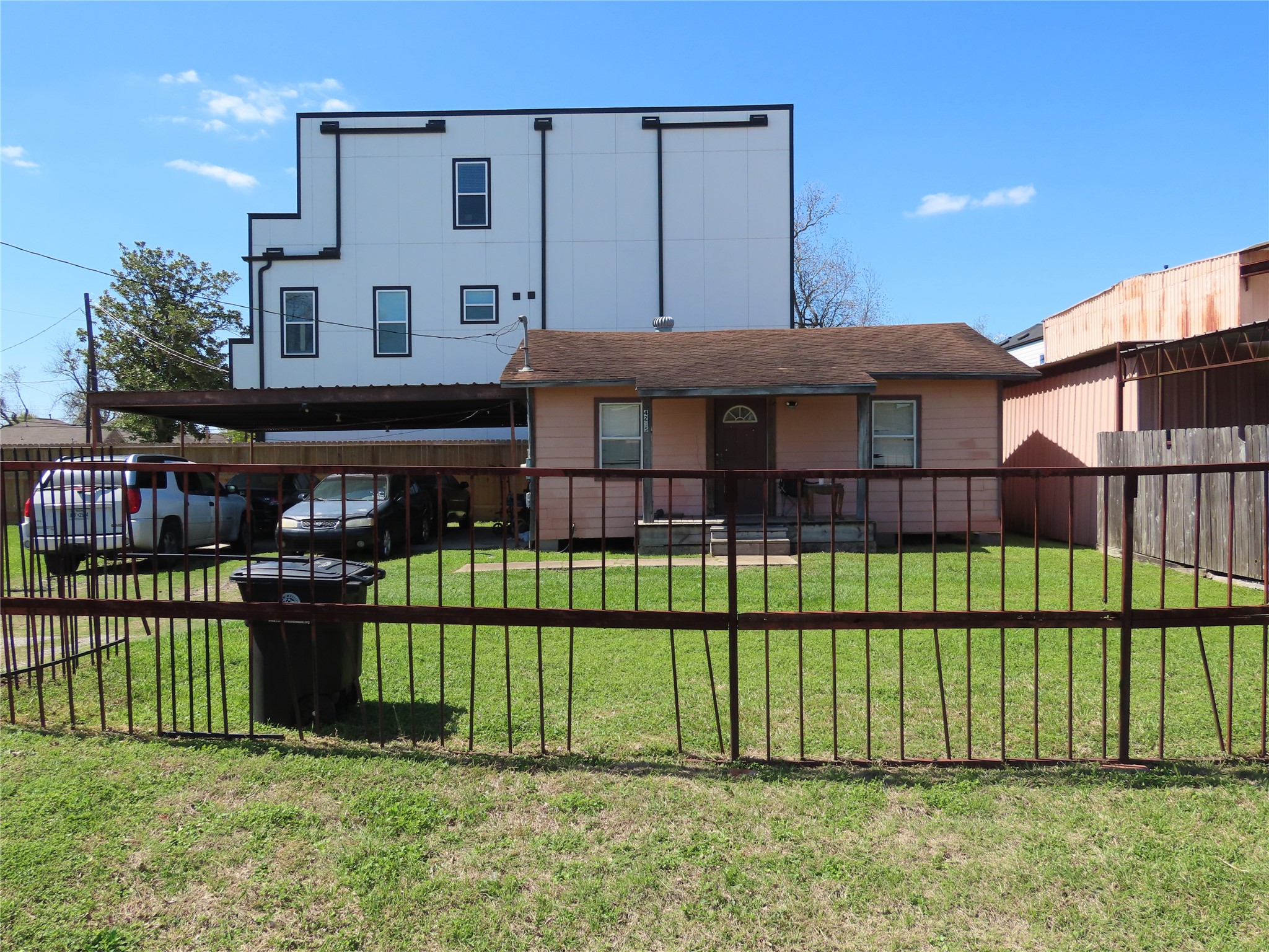 Listing photo 1